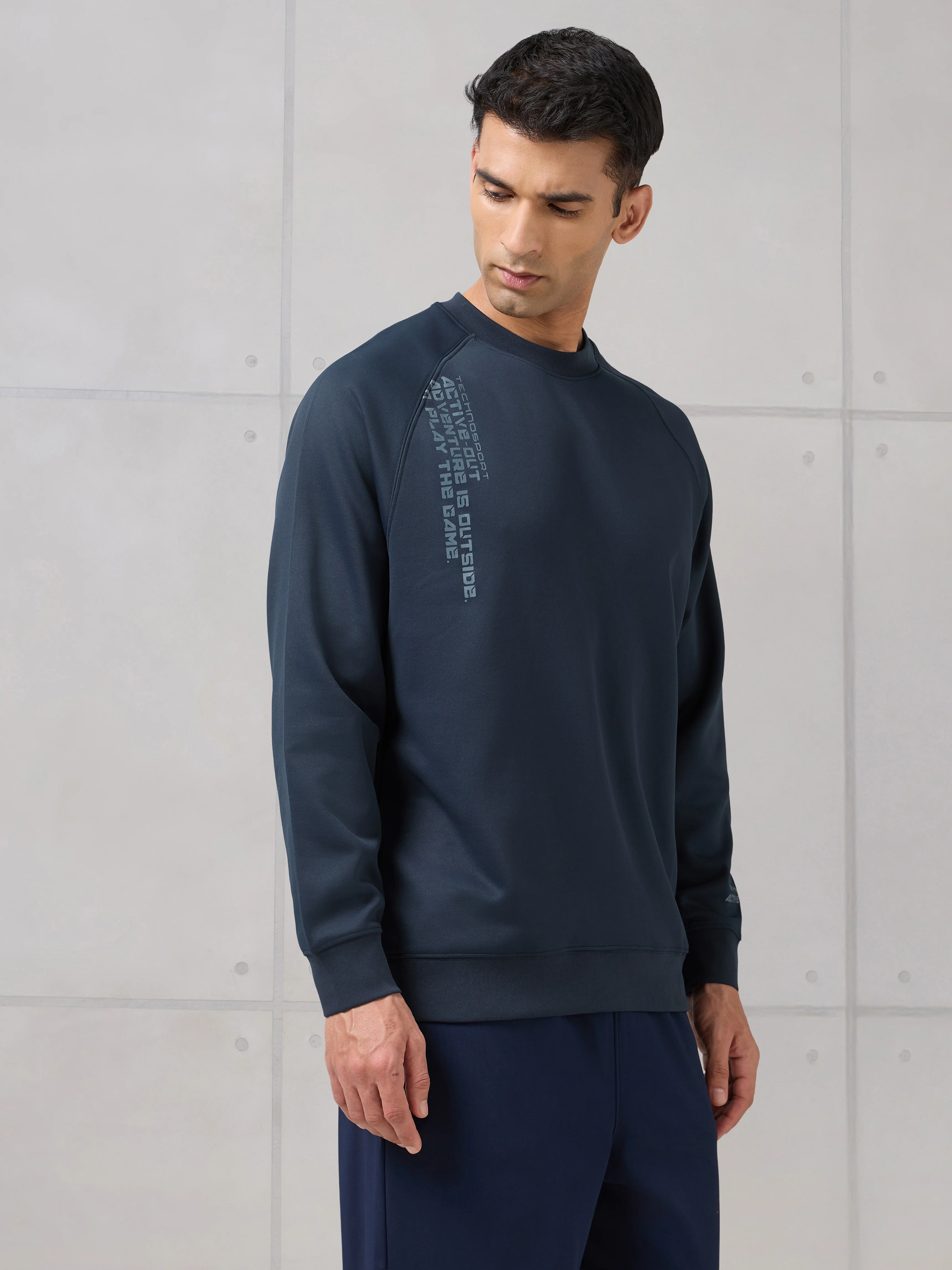 Men Round Neck Slim Fit Printed Active Out Sweatshirt with TECHNOWARM+ - Image 4