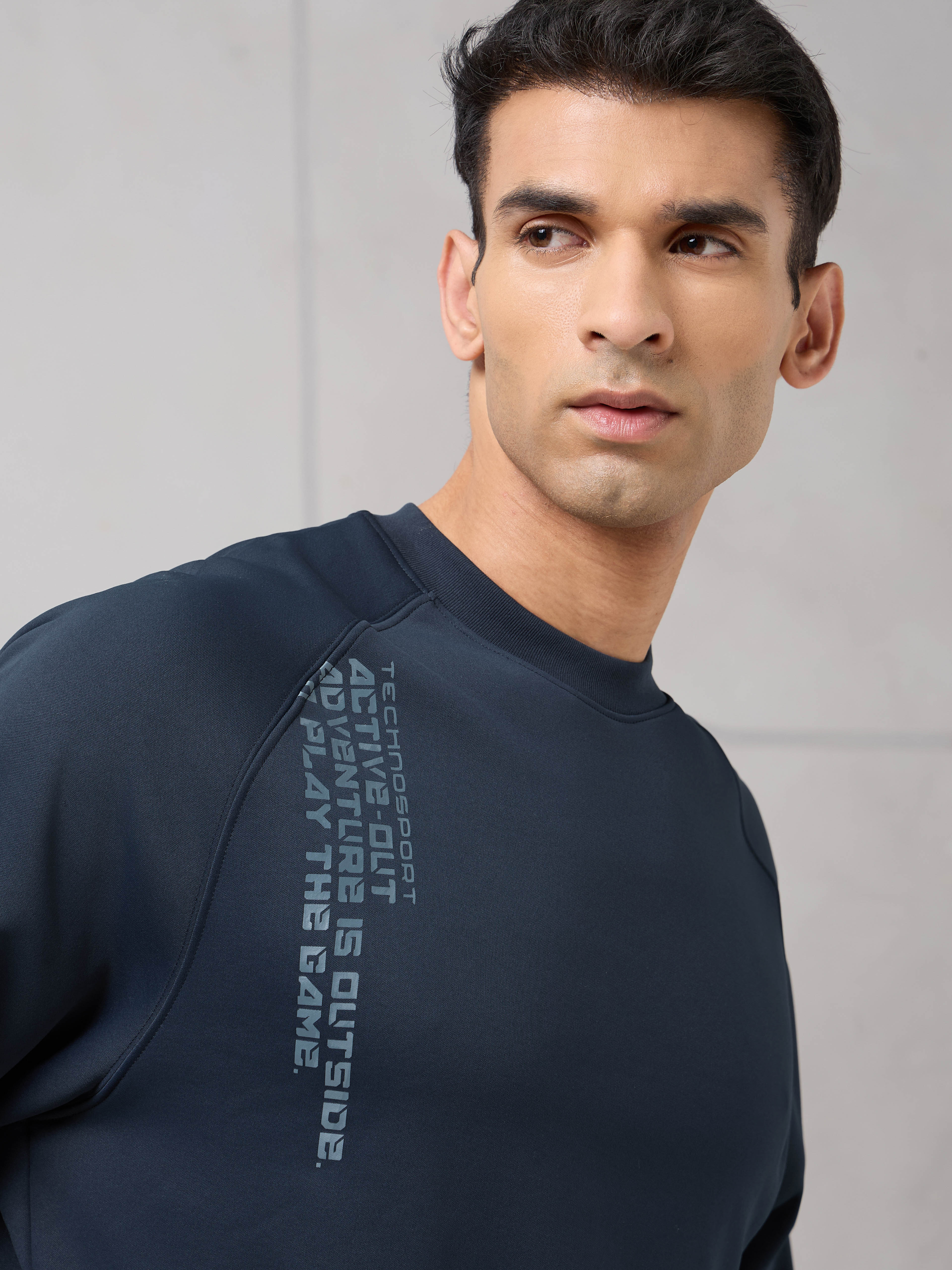Men Round Neck Slim Fit Printed Active Out Sweatshirt with TECHNOWARM+ - Image 6