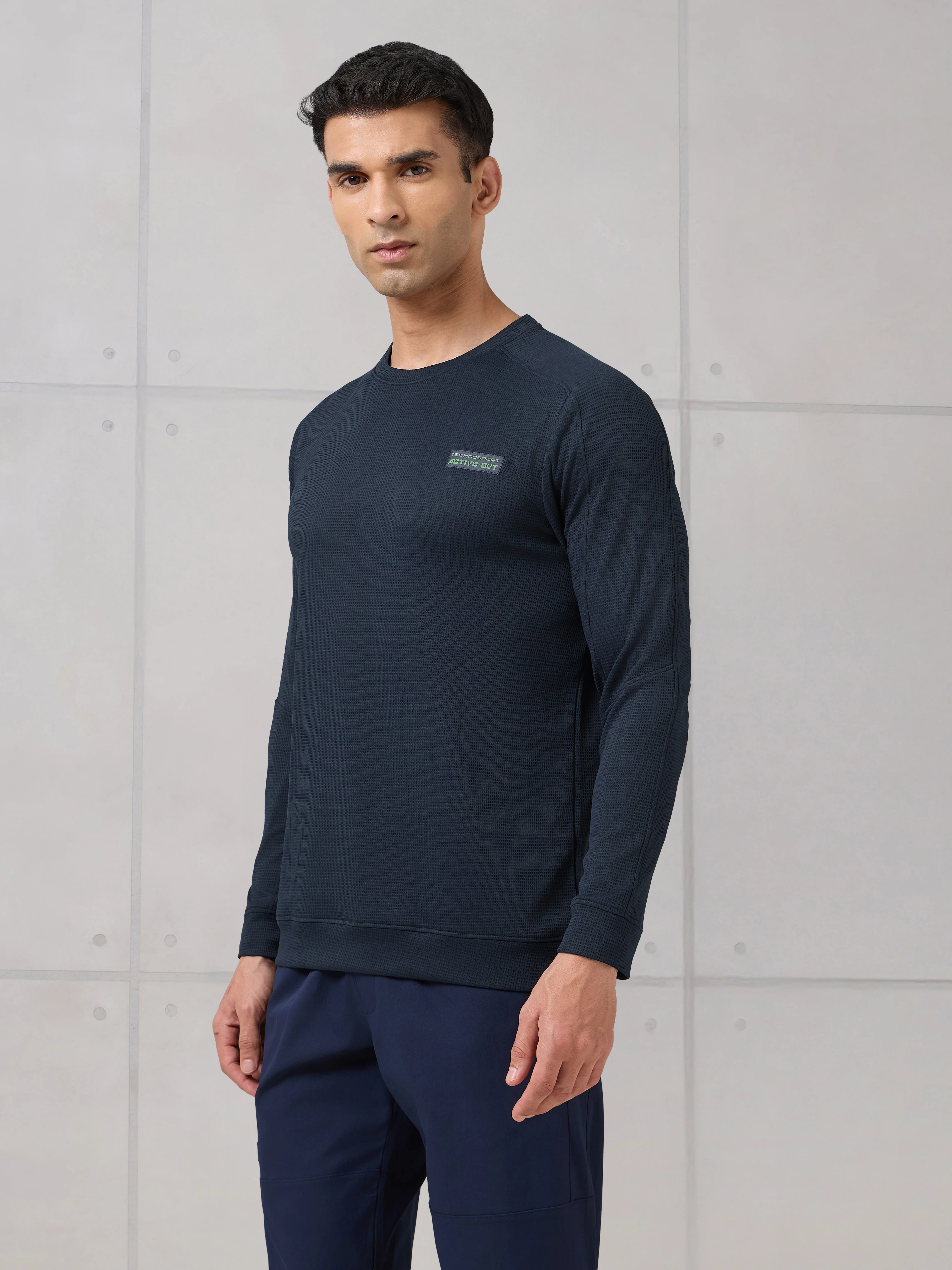 Men Round Neck Solid Active Out Slim Fit T-Shirt with TECHNOCOOL+ - Image 4