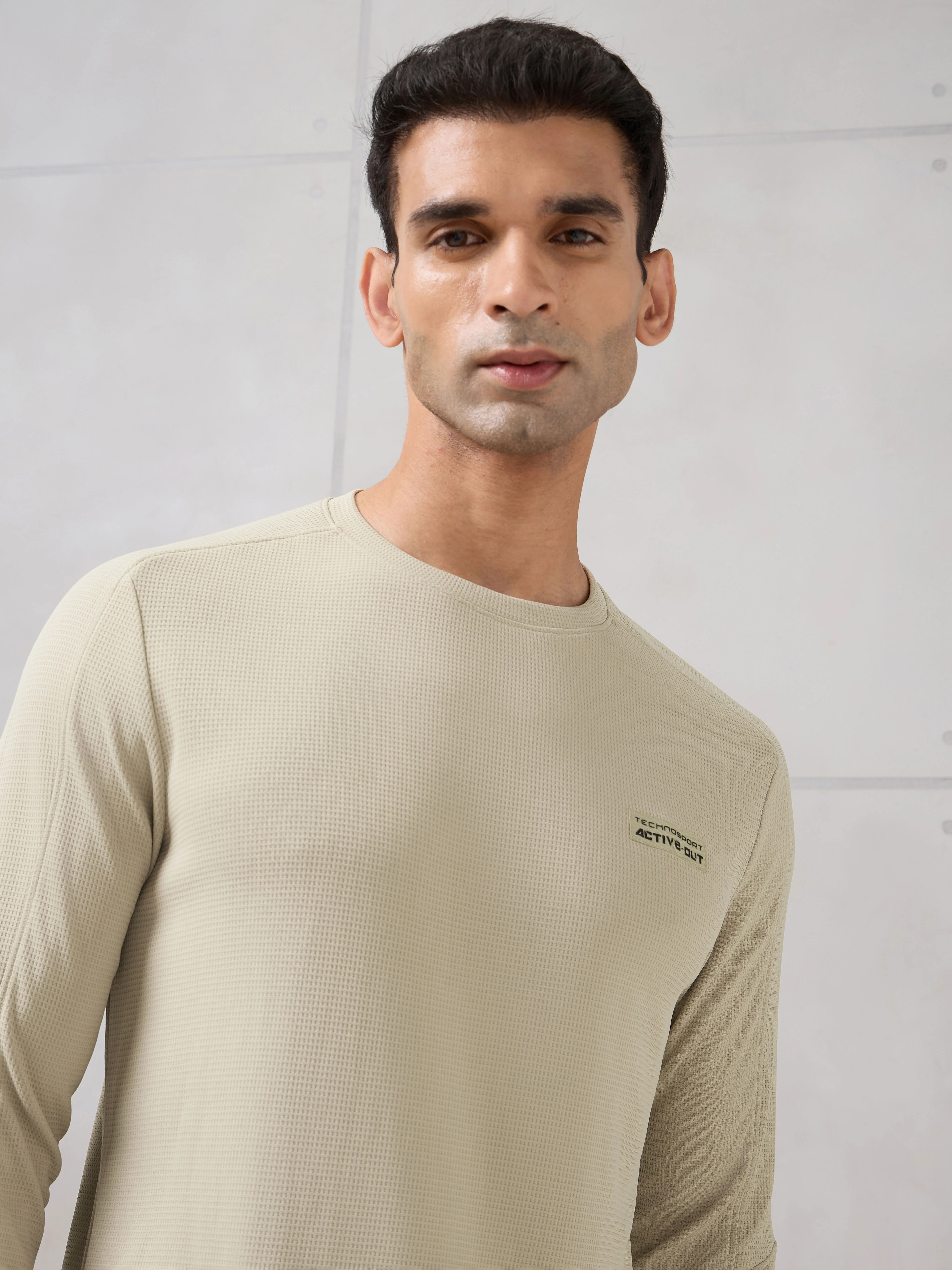 Men Round Neck Solid Active Out Slim Fit T-Shirt with TECHNOCOOL+ - Image 6