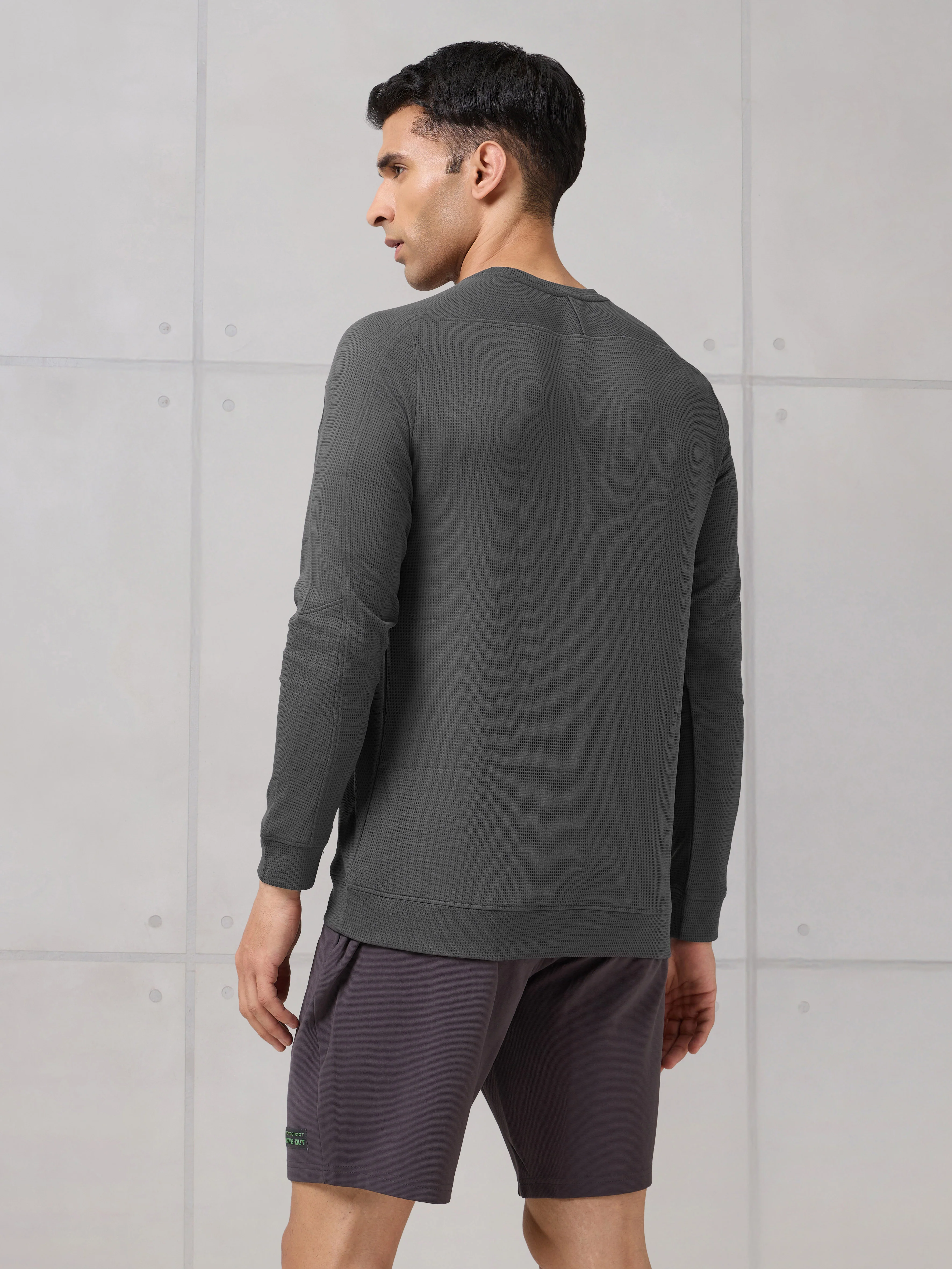 Men Round Neck Solid Active Out Slim Fit T-Shirt with TECHNOCOOL+ - Image 3