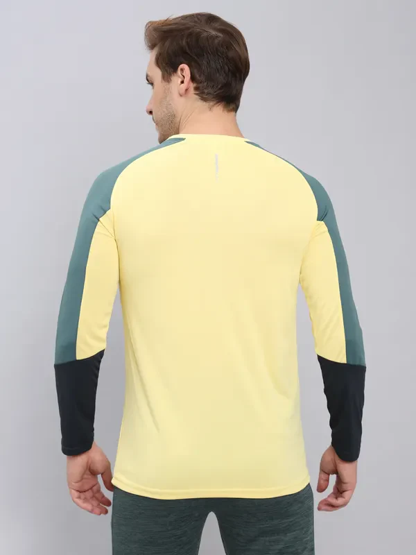 Men Colorblock Slim Fit Crew Neck T-shirt with TECHNO COOL+ - Image 4