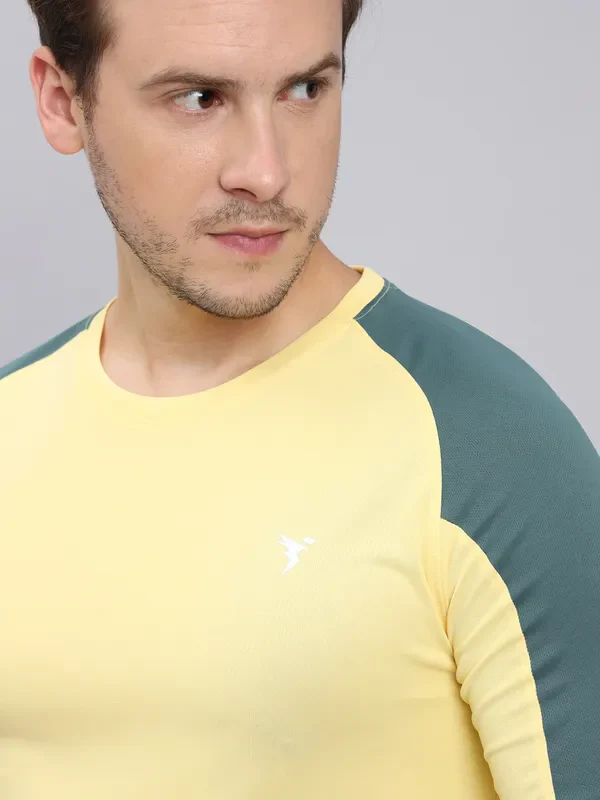 Men Colorblock Slim Fit Crew Neck T-shirt with TECHNO COOL+ - Image 6