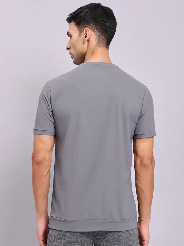 Men Solid Slim Fit Crew Neck T-shirt with MATPIQ - Image 4