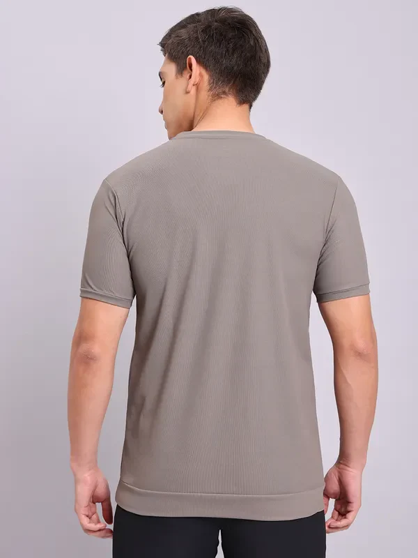Men Solid Slim Fit Crew Neck T-shirt with MATPIQ - Image 3