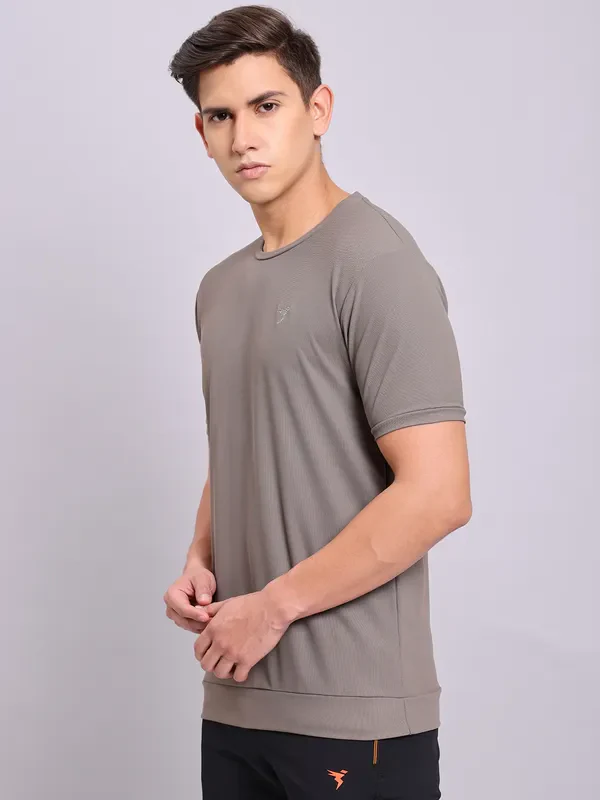 Men Solid Slim Fit Crew Neck T-shirt with MATPIQ - Image 4