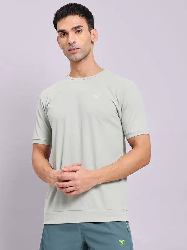 Men Solid Slim Fit Crew Neck T-shirt with MATPIQ