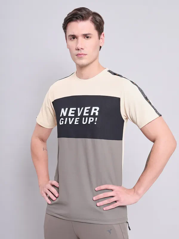 Men Colorblock Slim Fit Crew Neck T-shirt with MATPIQ - Image 8