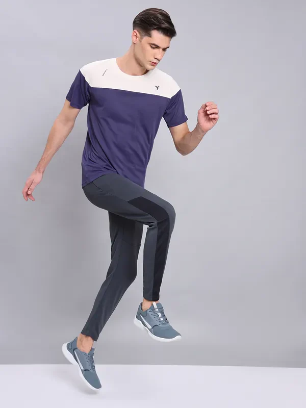 Men Colorblock Slim Fit Crew Neck T-shirt with TECHNO COOL+ - Image 2