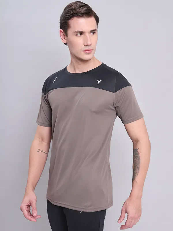 Men Colorblock Slim Fit Crew Neck T-shirt with TECHNO COOL+ - Image 6