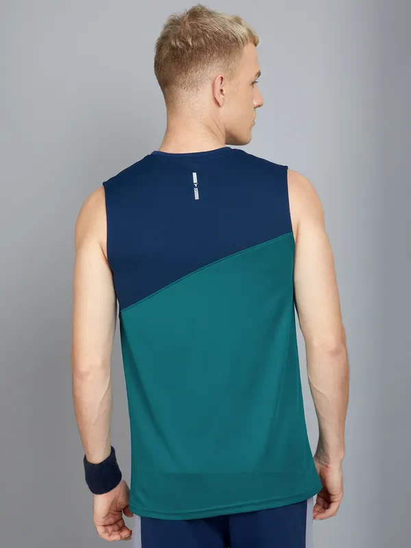 Men Colorblock Slim Fit Crew Neck Innerwear Vest with TECHNO COOL+ - Image 6
