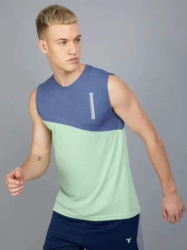 Men Colorblock Slim Fit Crew Neck Innerwear Vest with TECHNO COOL+ - Image 3