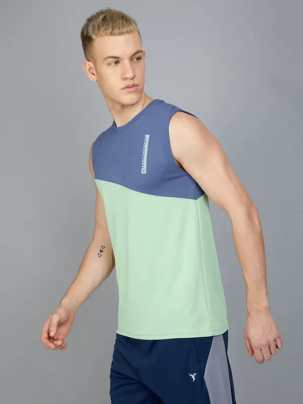 Men Colorblock Slim Fit Crew Neck Innerwear Vest with TECHNO COOL+ - Image 4