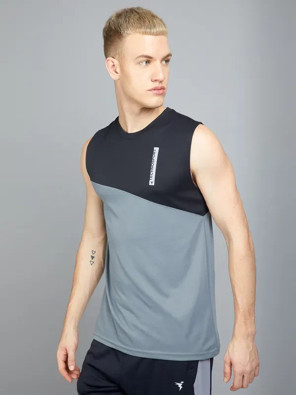 Men Colorblock Slim Fit Crew Neck Innerwear Vest with TECHNO COOL+ - Image 4