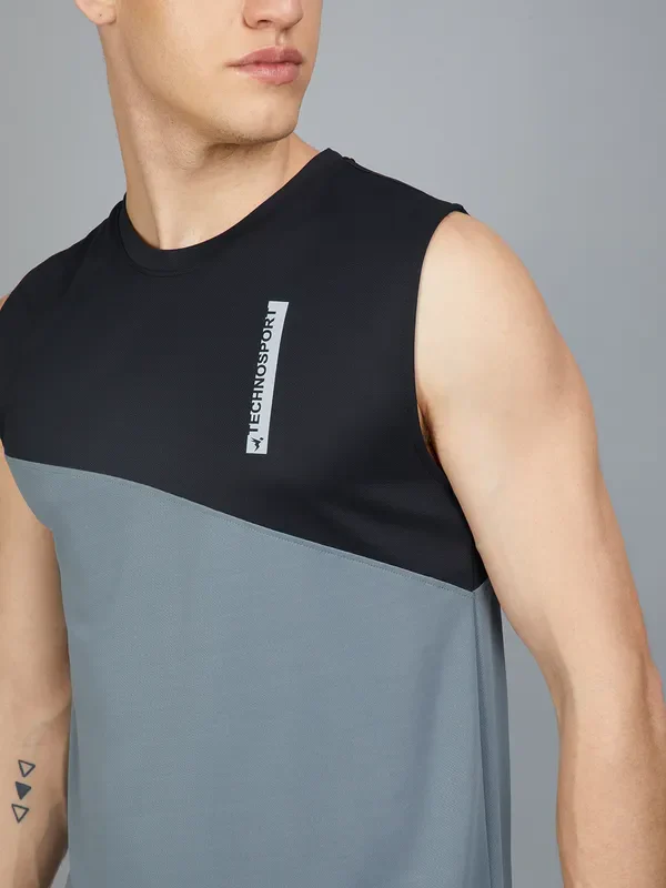 Men Colorblock Slim Fit Crew Neck Innerwear Vest with TECHNO COOL+ - Image 5