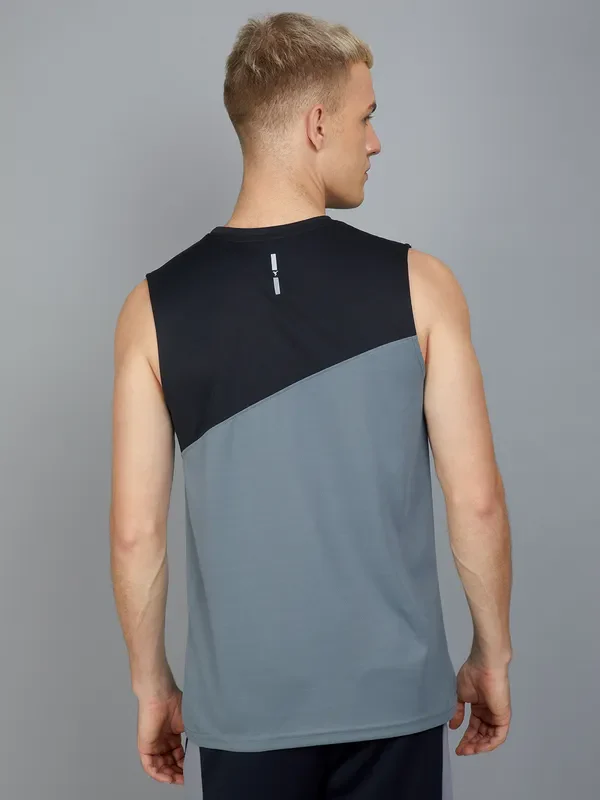 Men Colorblock Slim Fit Crew Neck Innerwear Vest with TECHNO COOL+ - Image 6