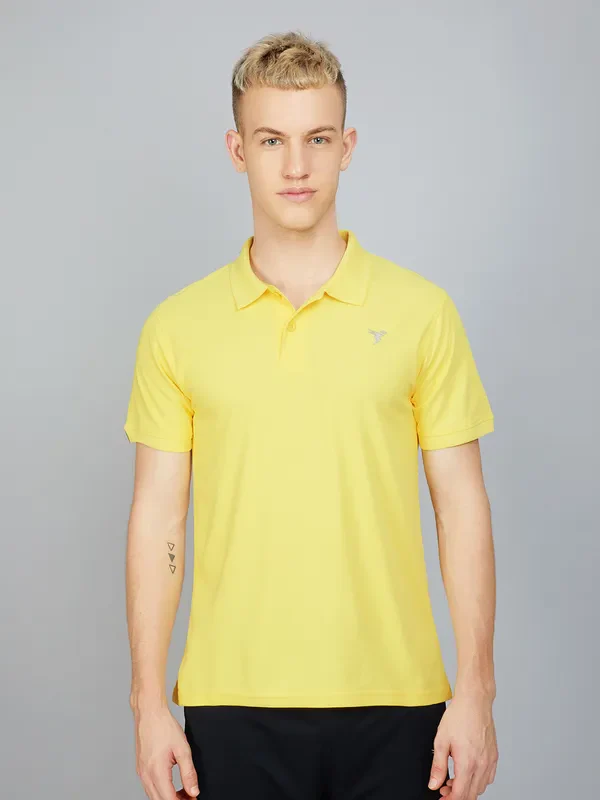 Men Solid Slim Fit Polo T-shirt with MATPIQ