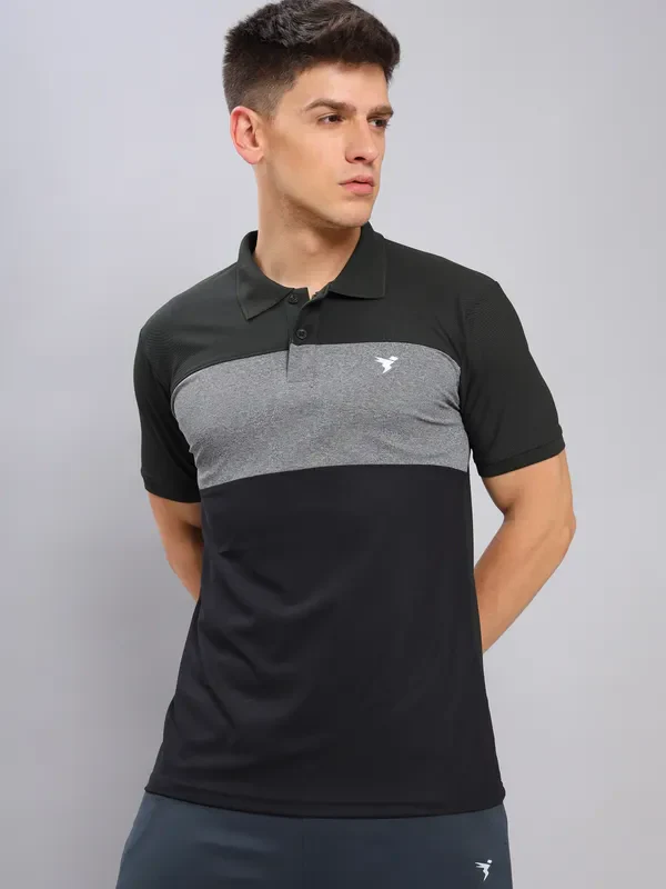 Men Colorblock Slim Fit Polo T-shirt with MATPIQ