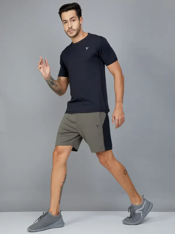 Men Colorblock Slim Fit Shorts with TECHNO DRY - Image 2