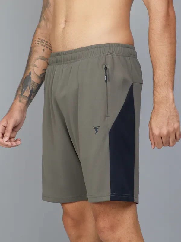 Men Colorblock Slim Fit Shorts with TECHNO DRY - Image 5