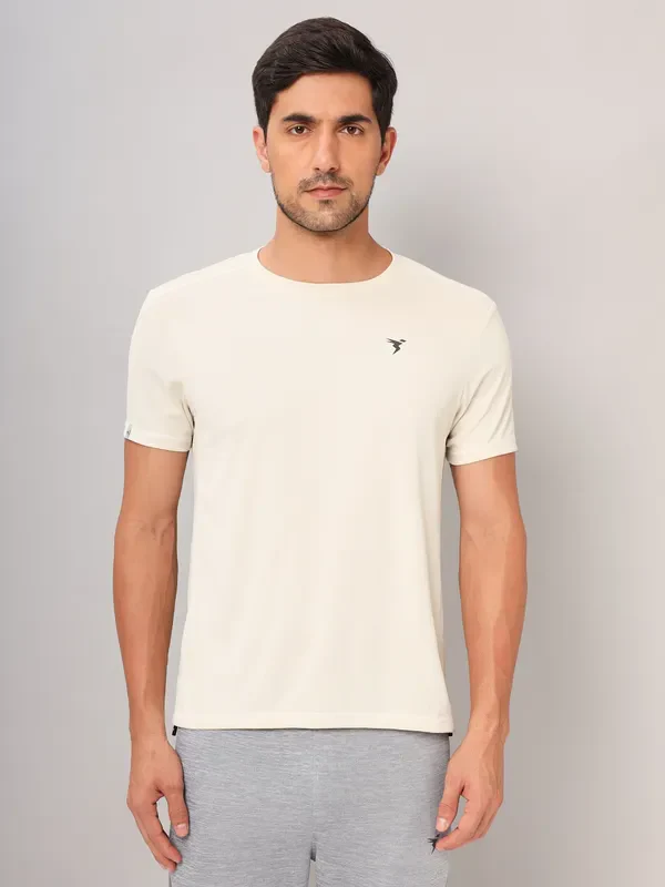 Men Solid Slim Fit Crew Neck T-shirt with TECHNO COOL+ - Image 3