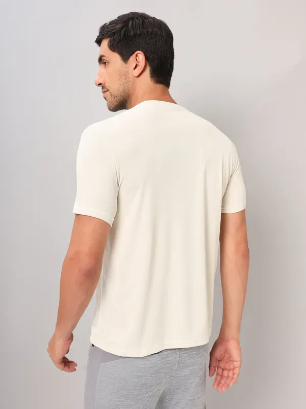 Men Solid Slim Fit Crew Neck T-shirt with TECHNO COOL+ - Image 4