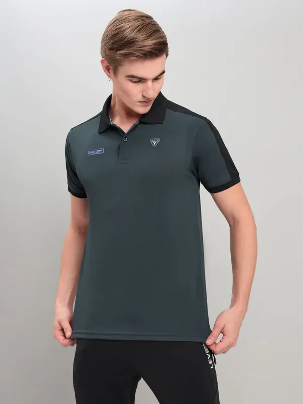 Men Colorblock Slim Fit Polo T-shirt with TECHNO COOL+