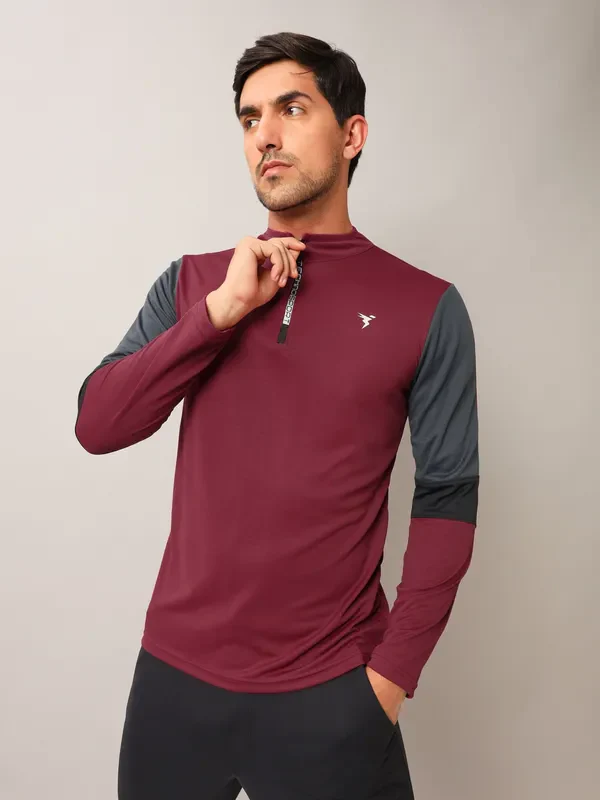 Men Colorblock Slim Fit Mock Neck T-shirt with TECHNO COOL+