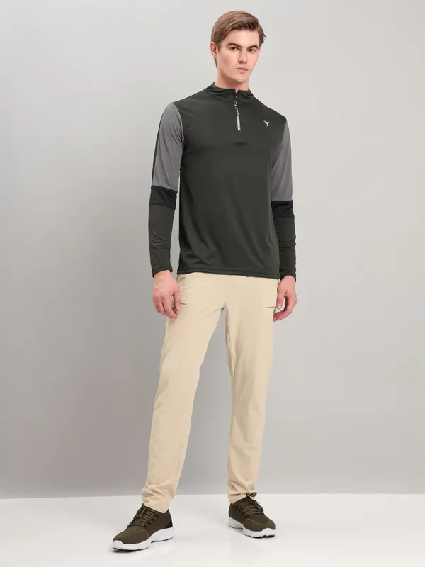 Men Colorblock Slim Fit Mock Neck T-shirt with TECHNO COOL+ - Image 10