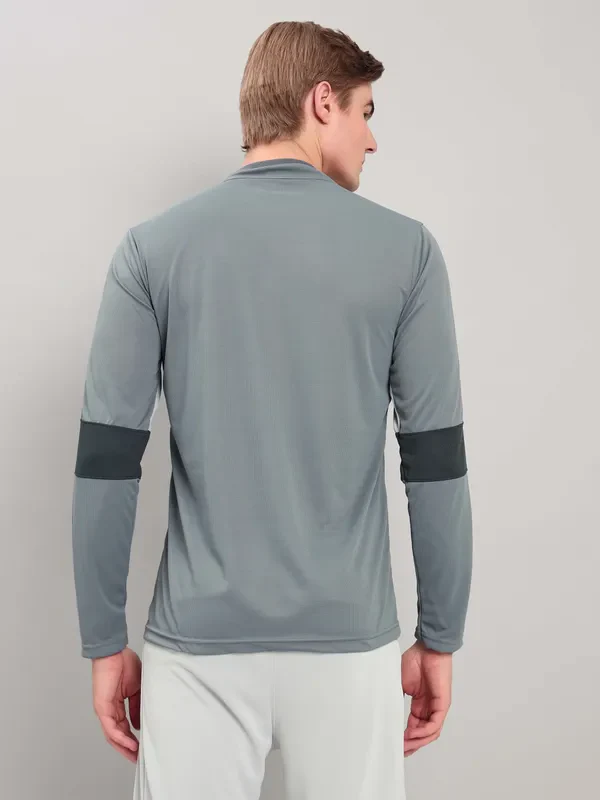Men Colorblock Slim Fit Mock Neck T-shirt with TECHNO COOL+ - Image 5