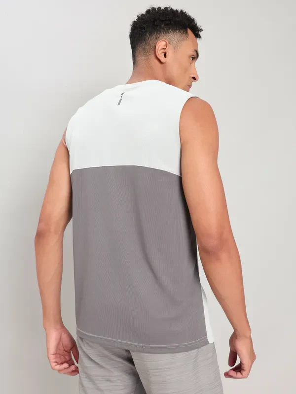 Men Solid Slim Fit Crew Neck Innerwear Vest with TECHNO COOL+ - Image 4