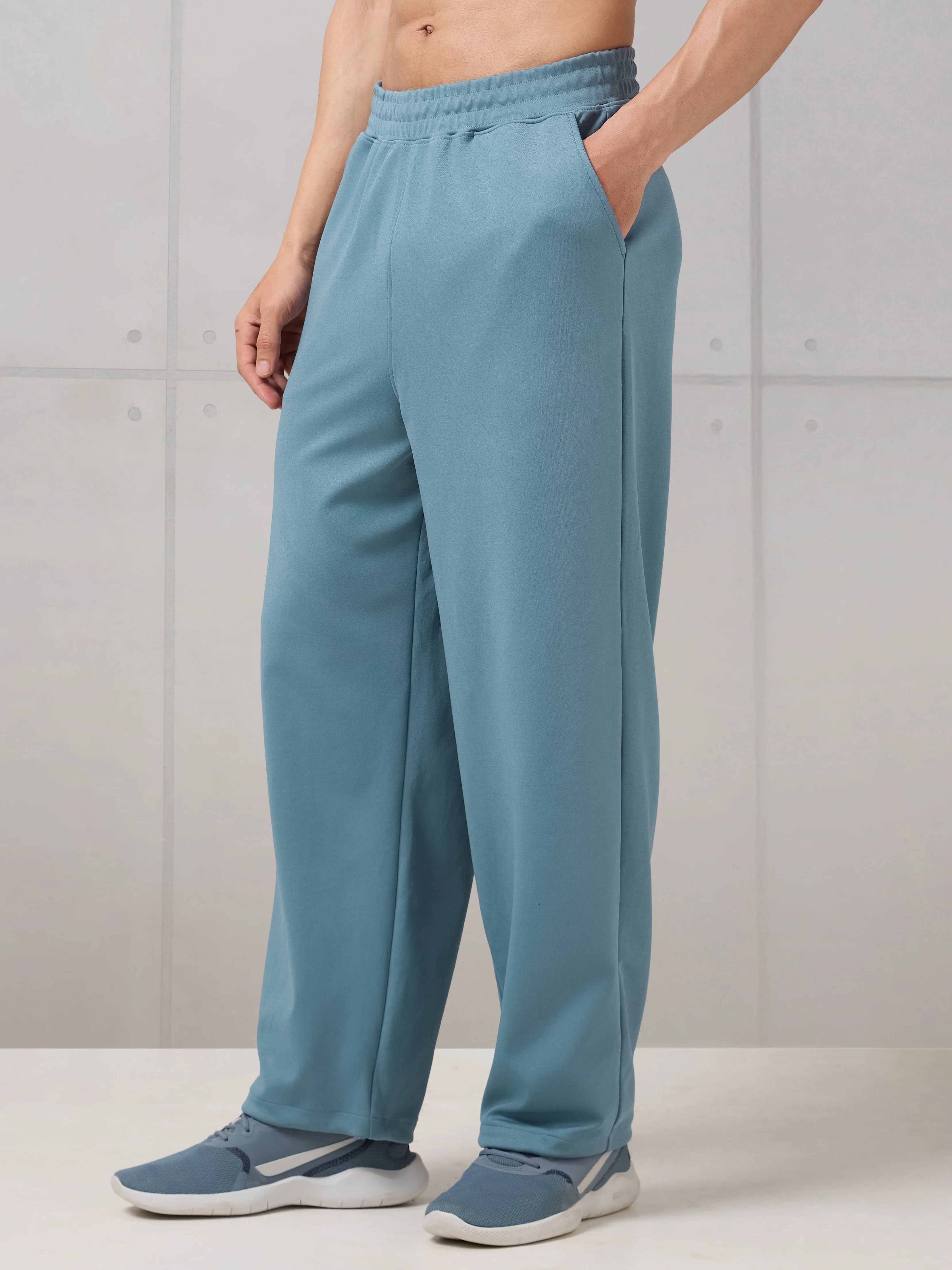 Men Baggy Fit Active Out Trackpants with ELASTOPLUS - Image 4