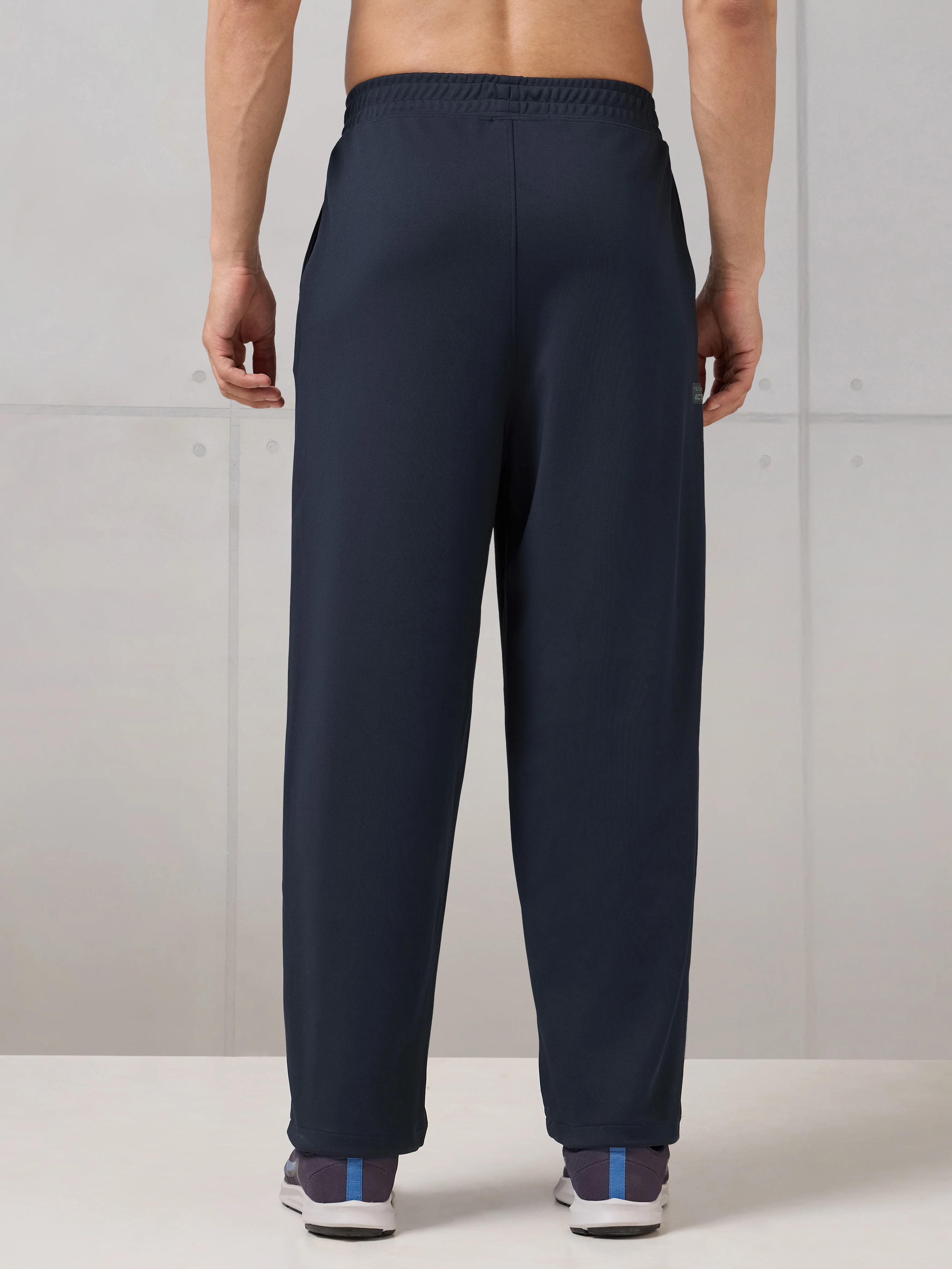 Men Baggy Fit Active Out Trackpants with ELASTOPLUS - Image 4