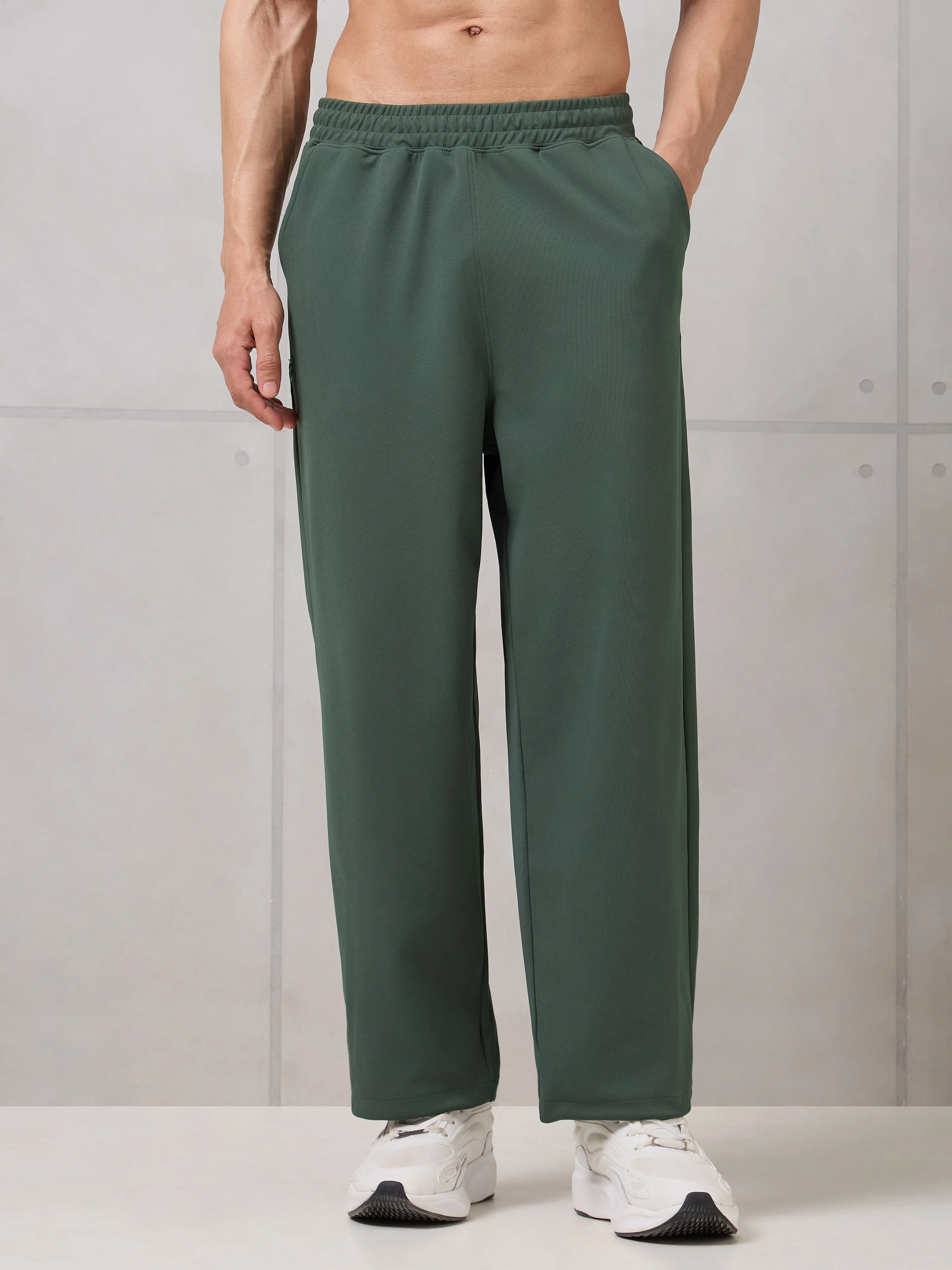 Men Baggy Fit Active Out Trackpants with ELASTOPLUS - Image 3