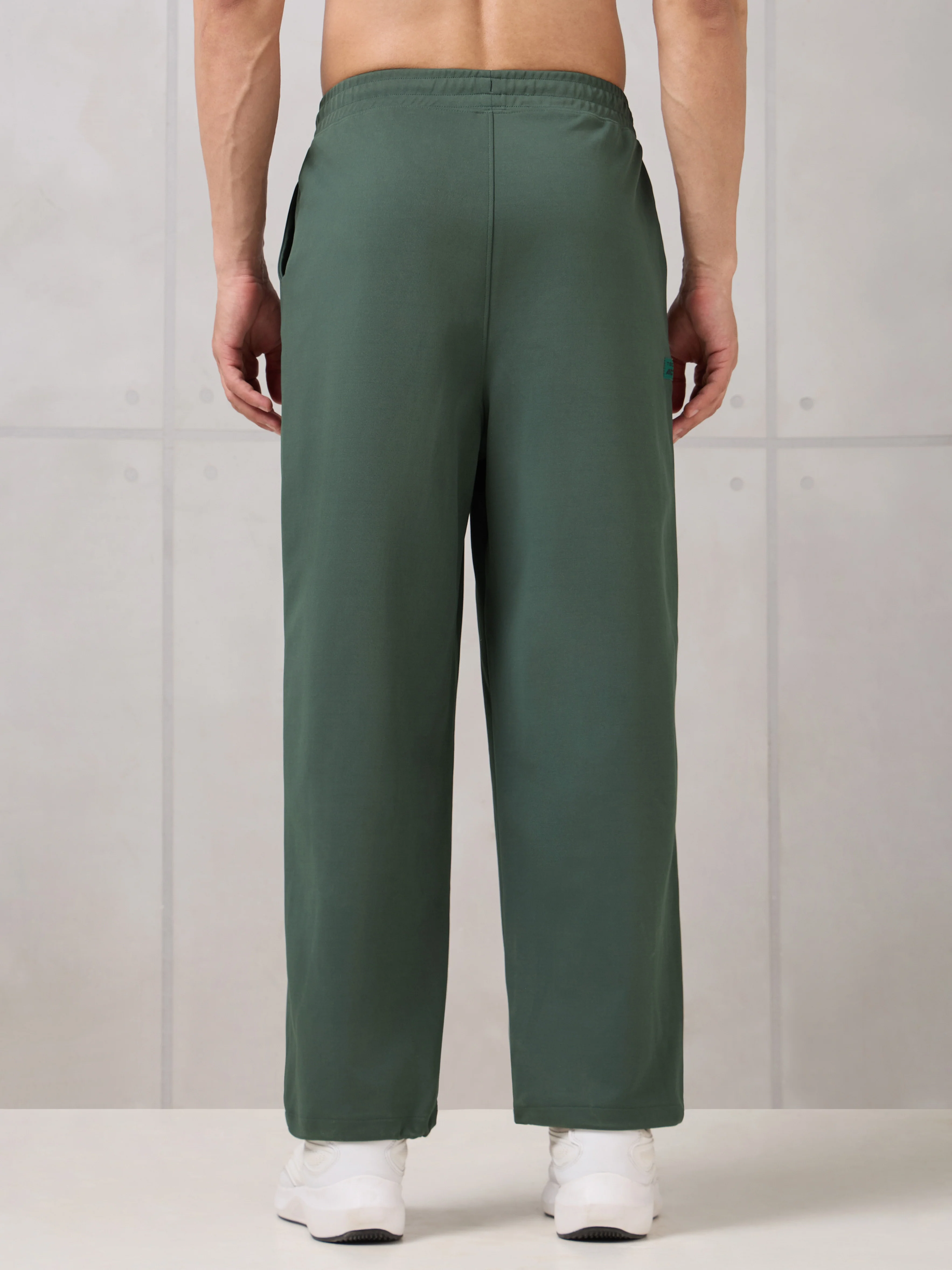 Men Baggy Fit Active Out Trackpants with ELASTOPLUS - Image 4