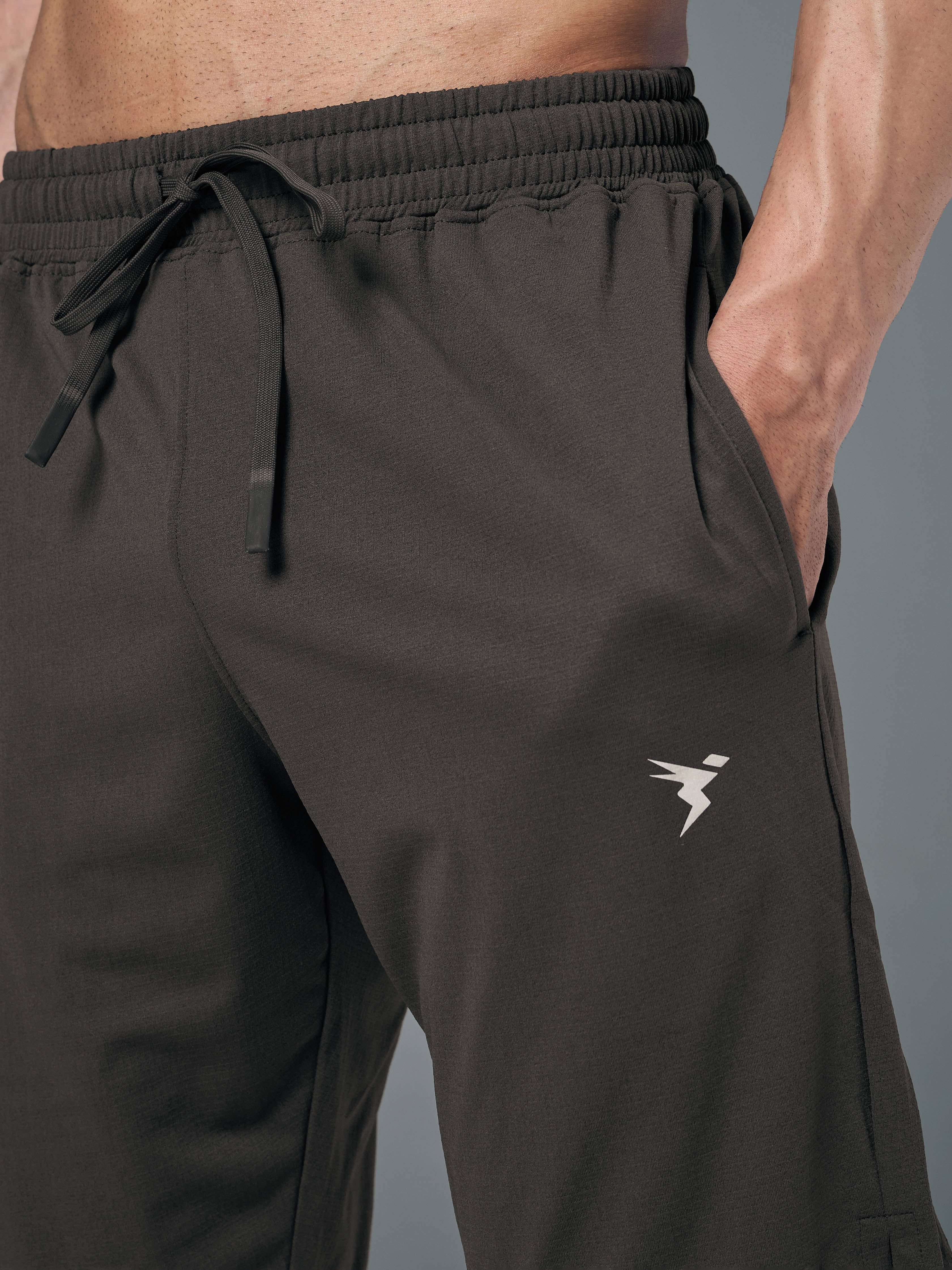 Men Solid Relax Fit Shorts with ELASTO LITE - Image 4