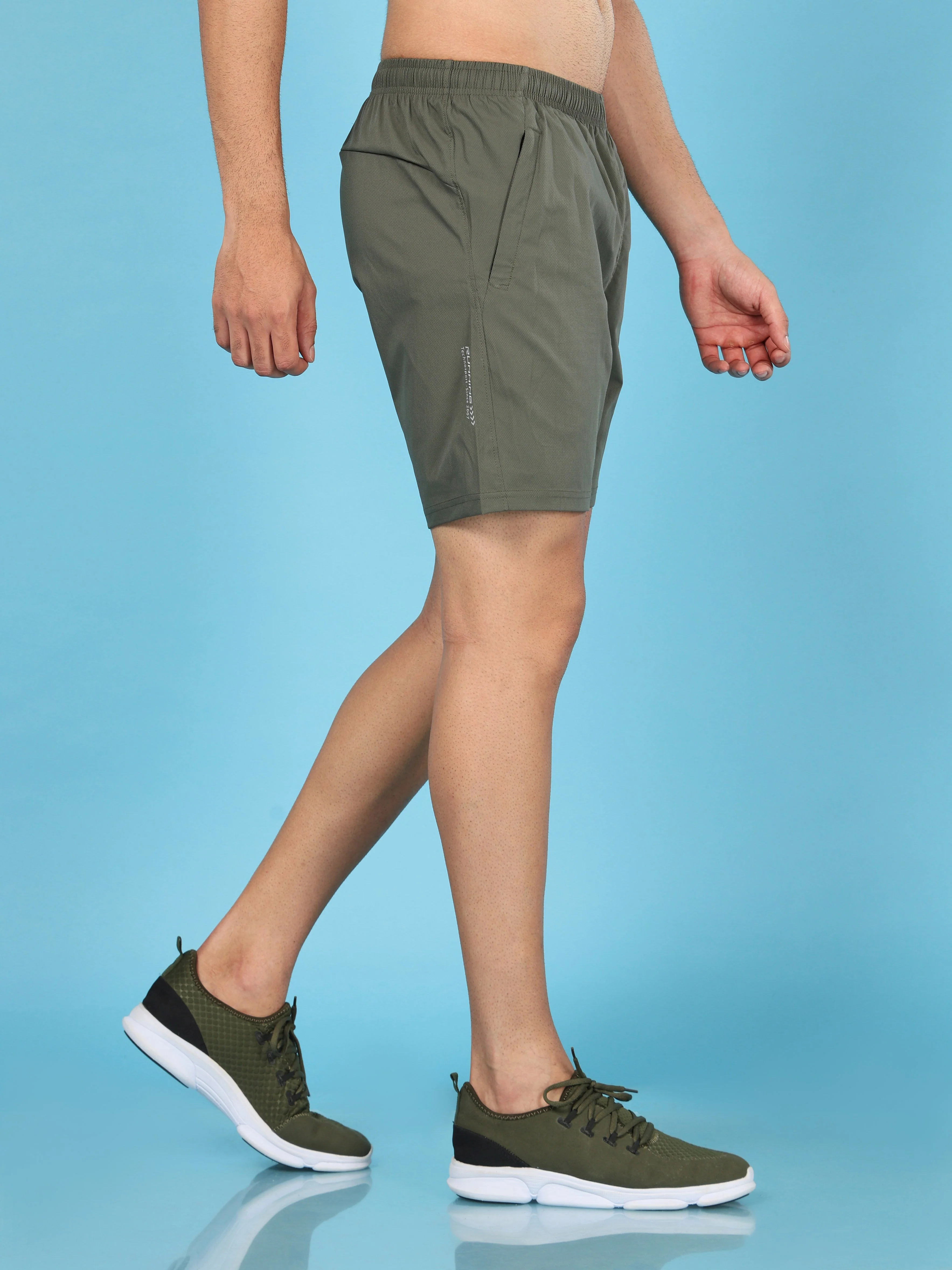 Men Solid Relax Fit Shorts with TECHNOLITE - Image 4