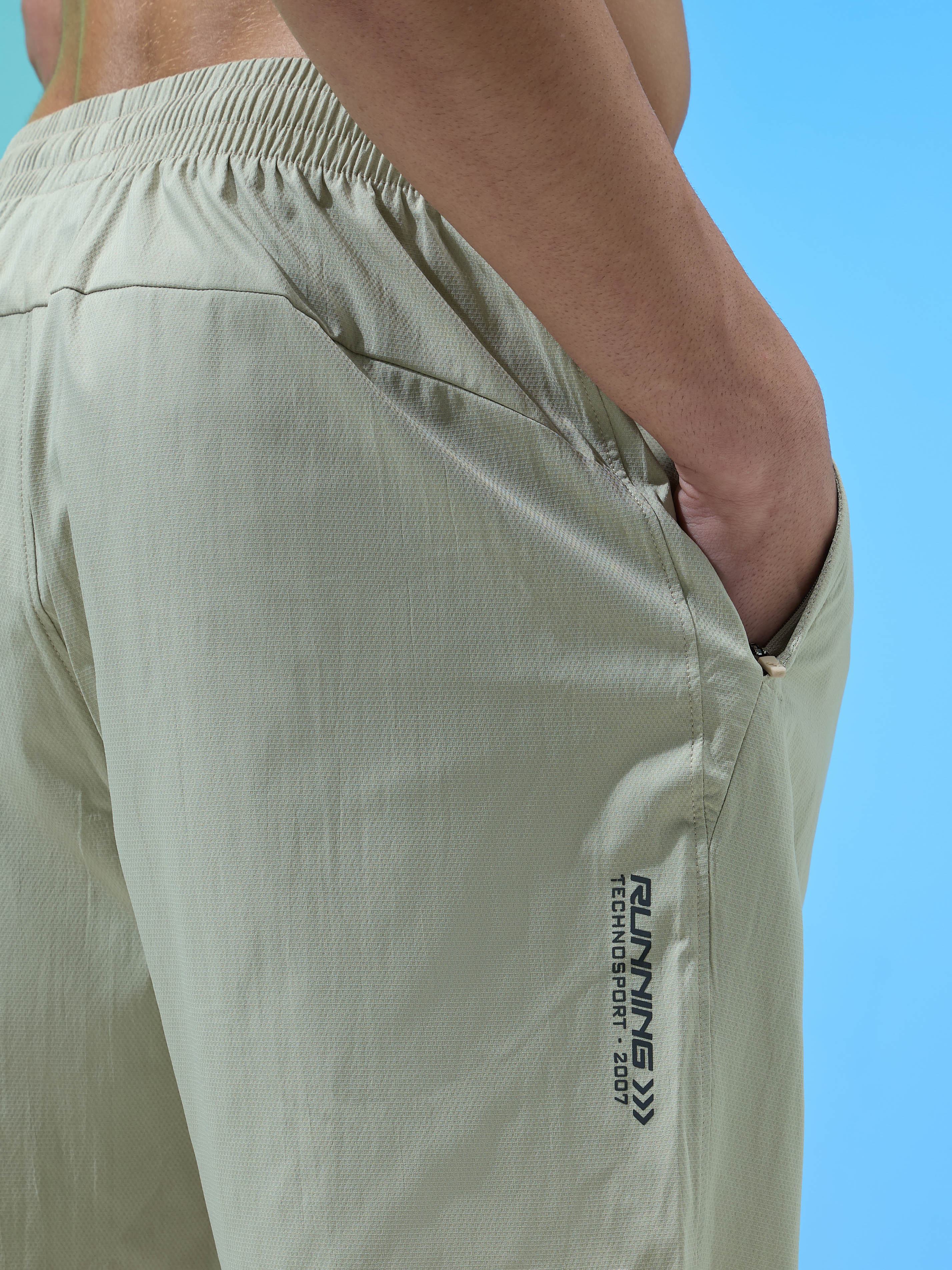 Men Solid Relax Fit Shorts with TECHNOLITE - Image 7