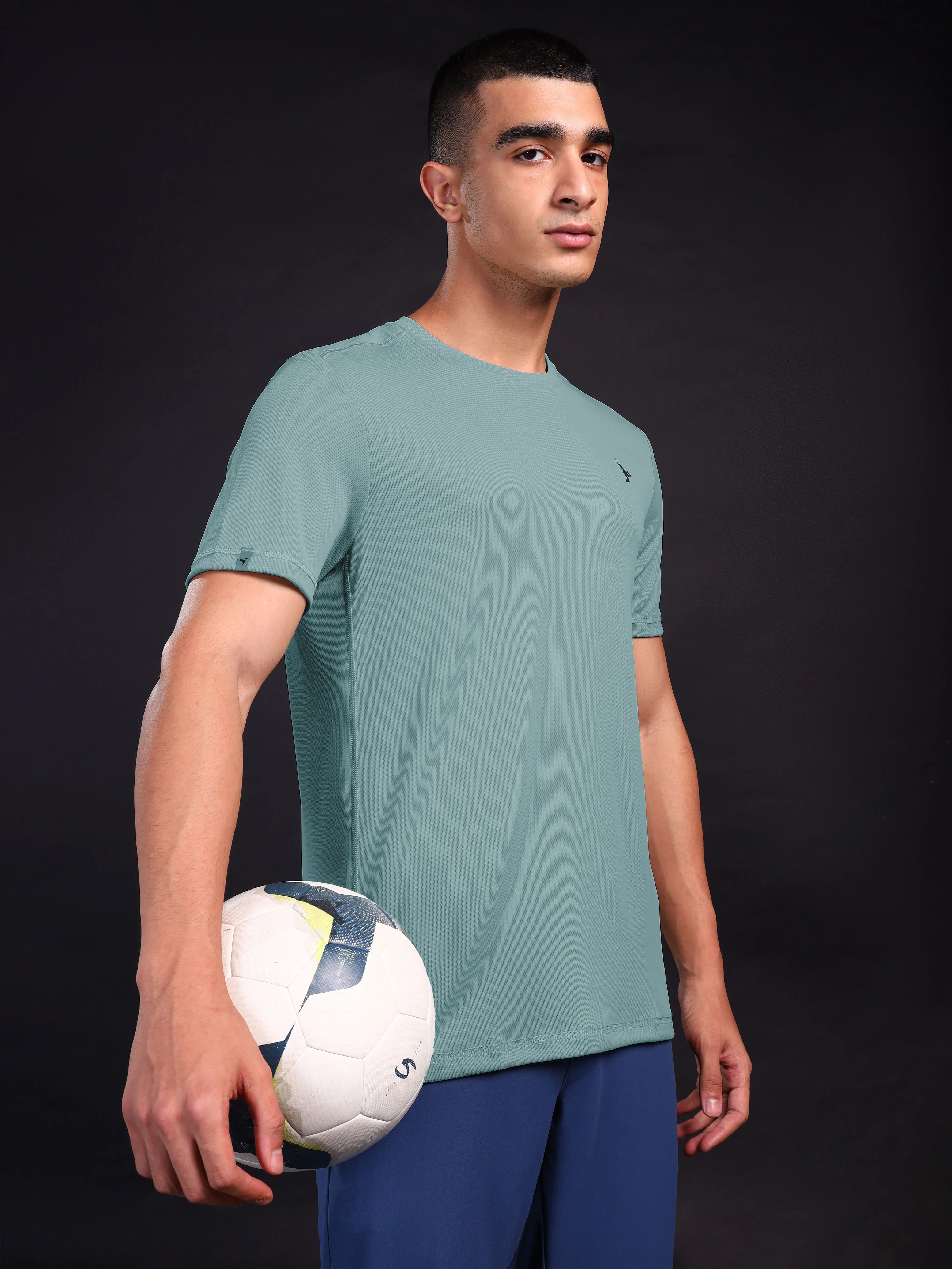 Men Solid Slim Fit Crew Neck T-shirt with TECHNO COOL+