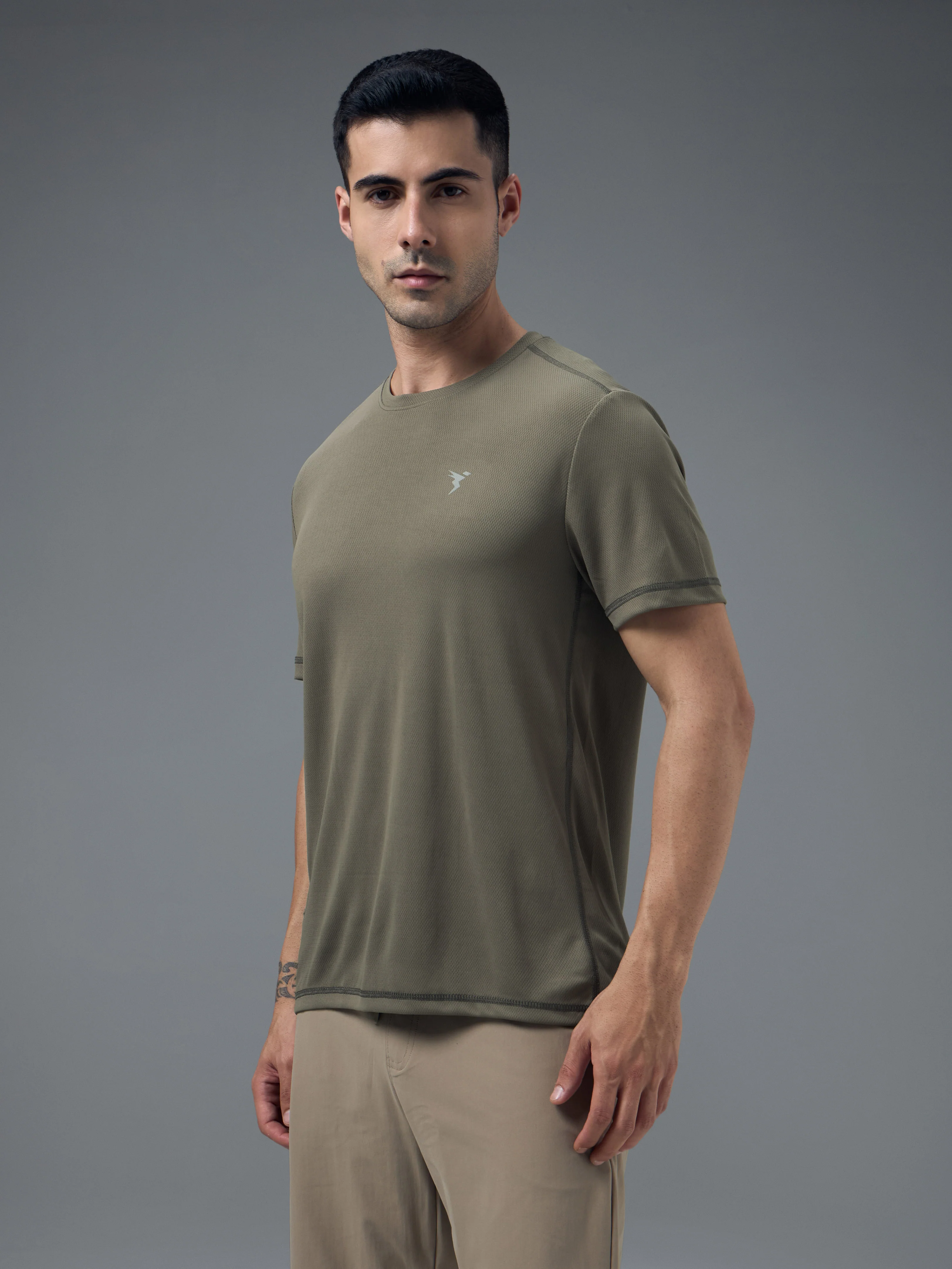 Men Solid Slim Fit Crew Neck T-shirt with TECHNO COOL+ - Image 4