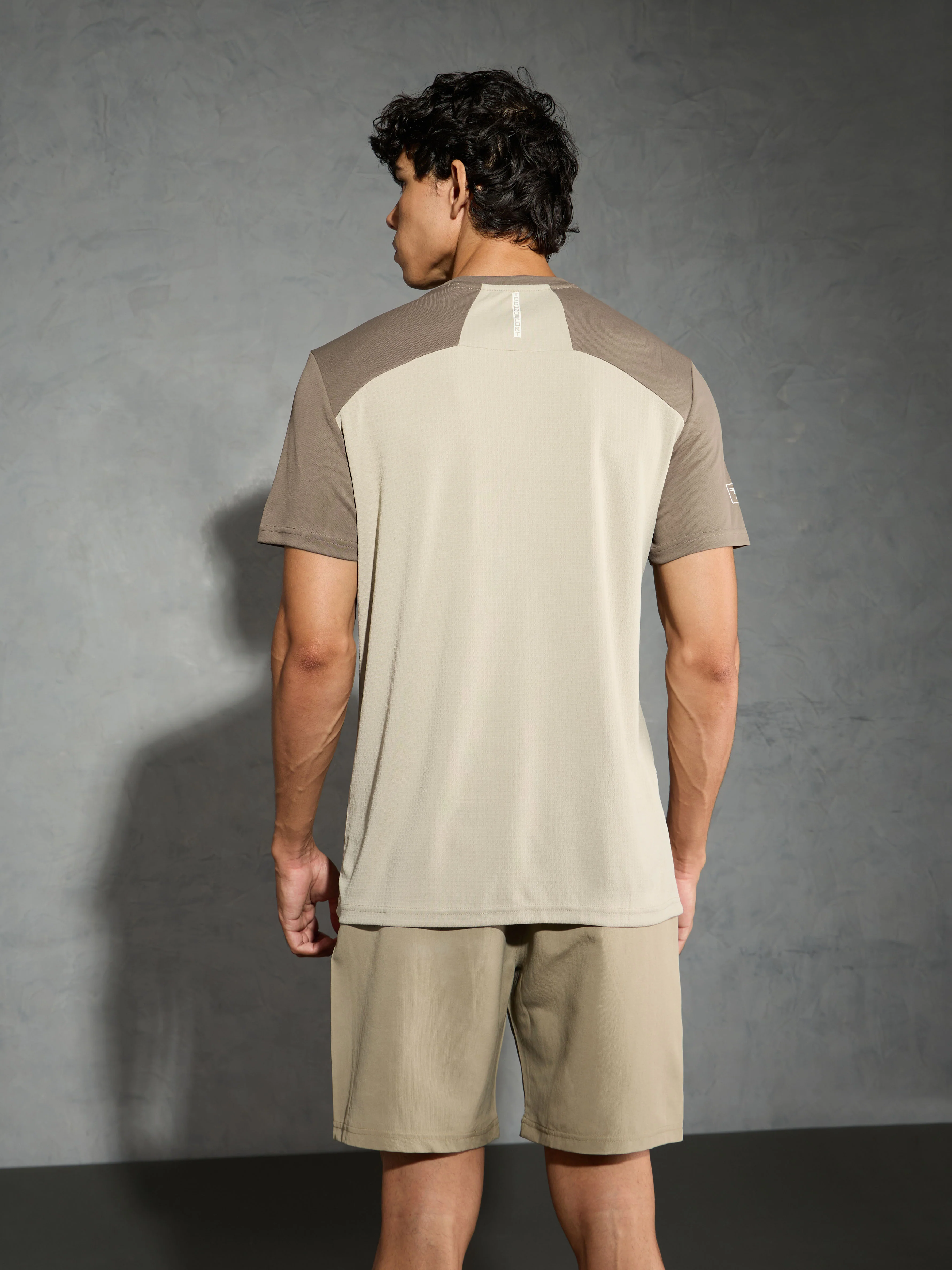 Men Colorblock Slim Fit Crew Neck T-shirt with TECHNO COOL+ - Image 3