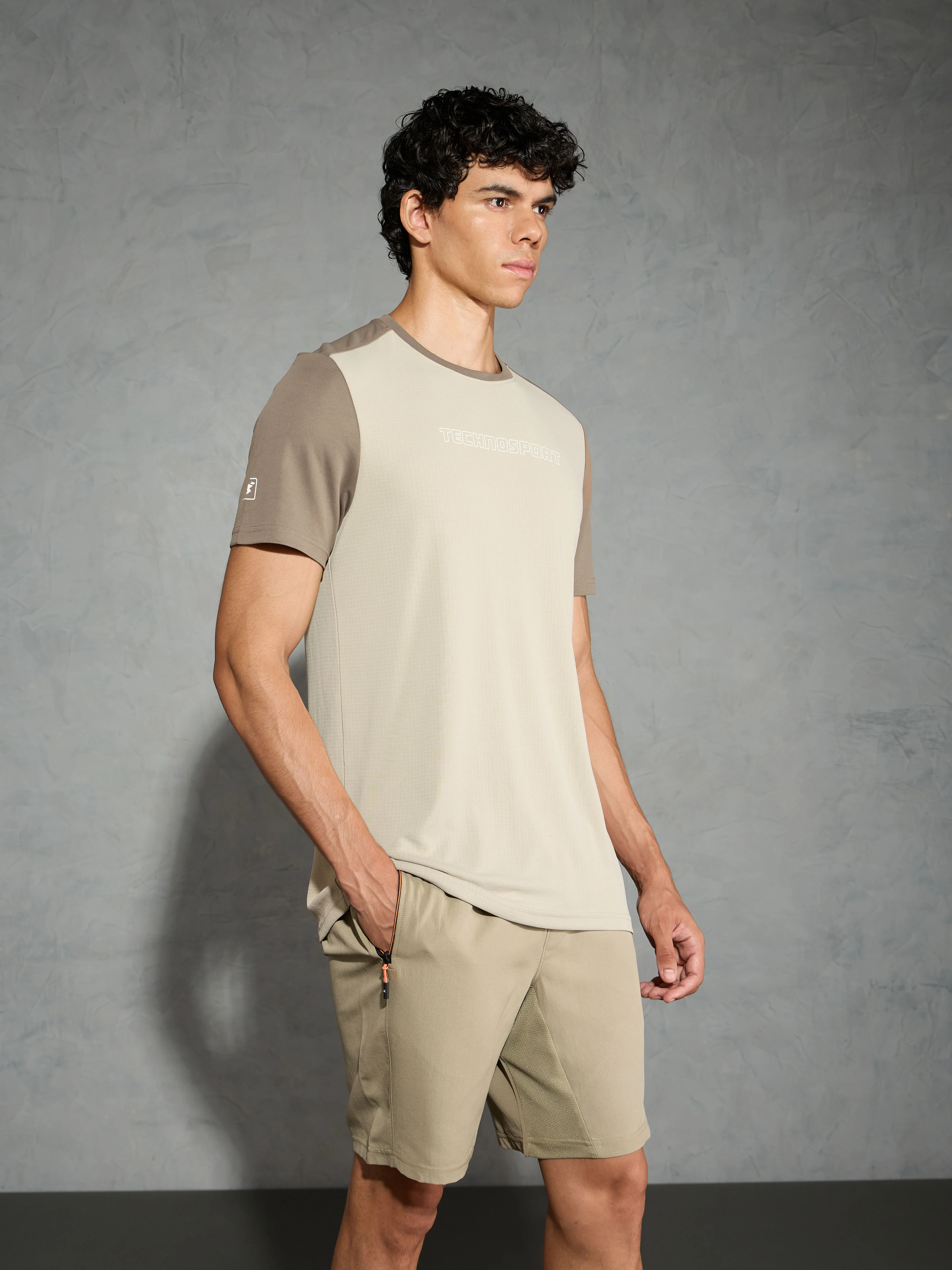 Men Colorblock Slim Fit Crew Neck T-shirt with TECHNO COOL+ - Image 4