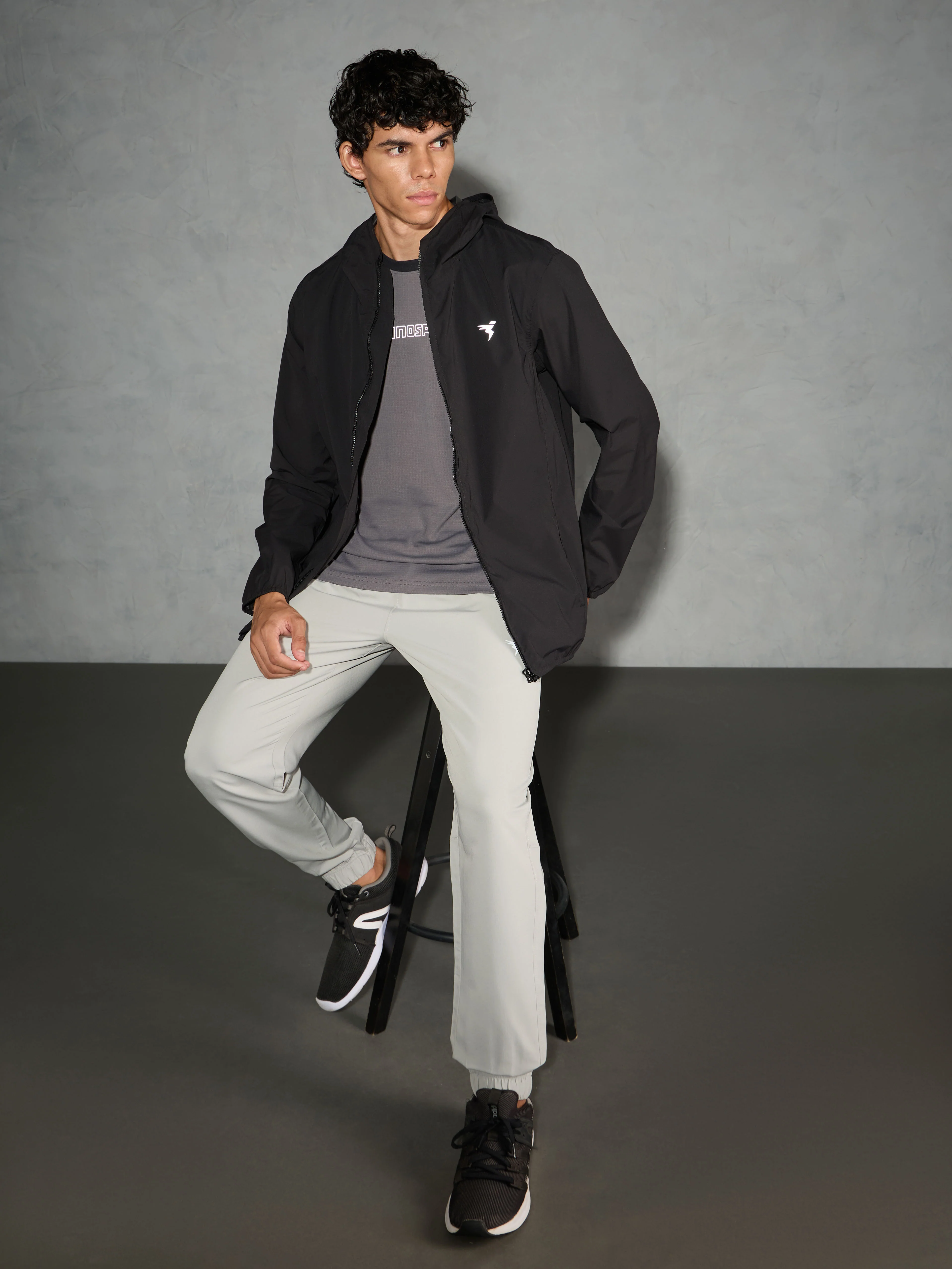 Men Solid Slim Fit Hooded Wrinkle Free Raincoat - Image 5