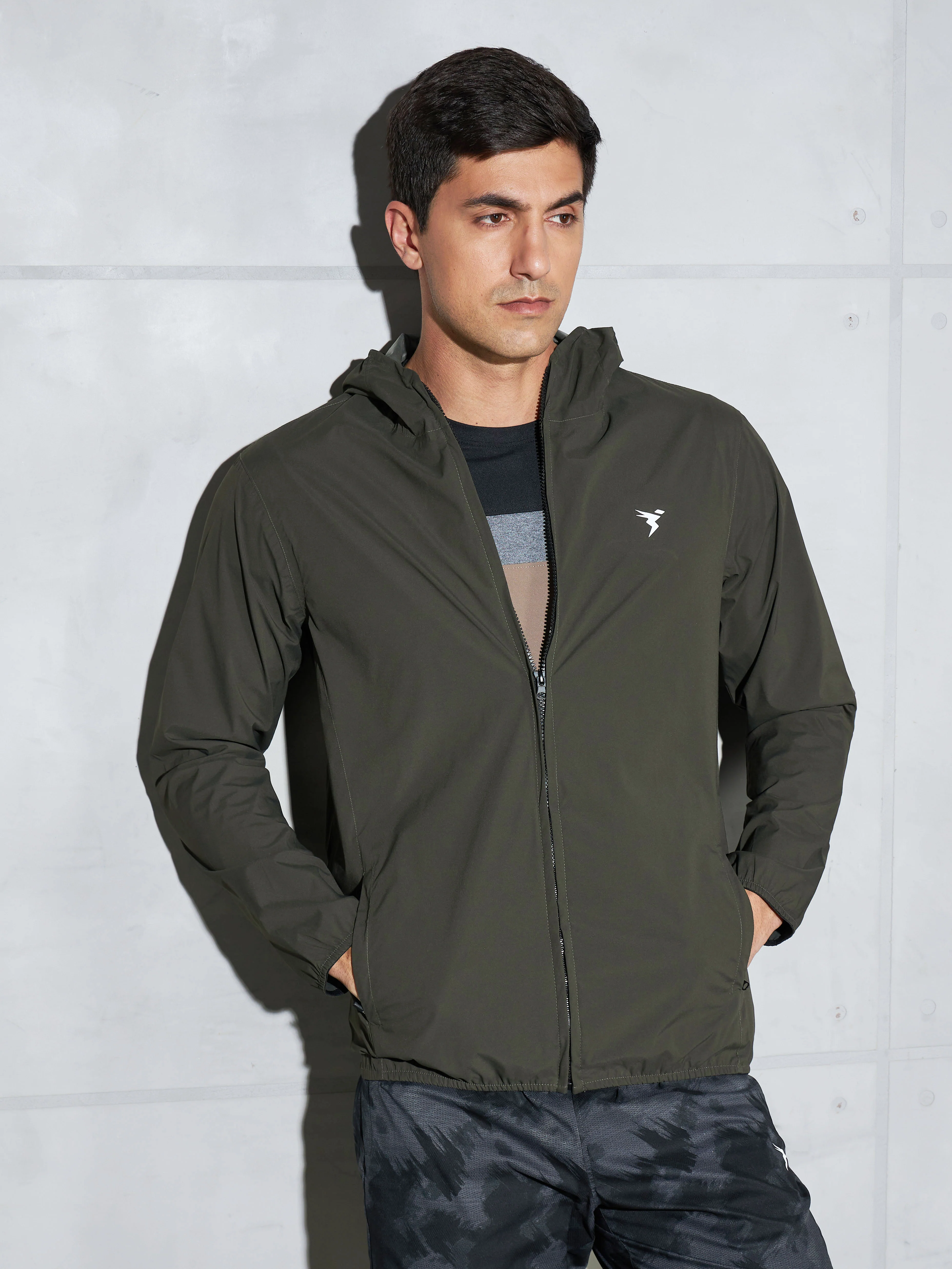 Men Solid Slim Fit Hooded Wrinkle Free Raincoat