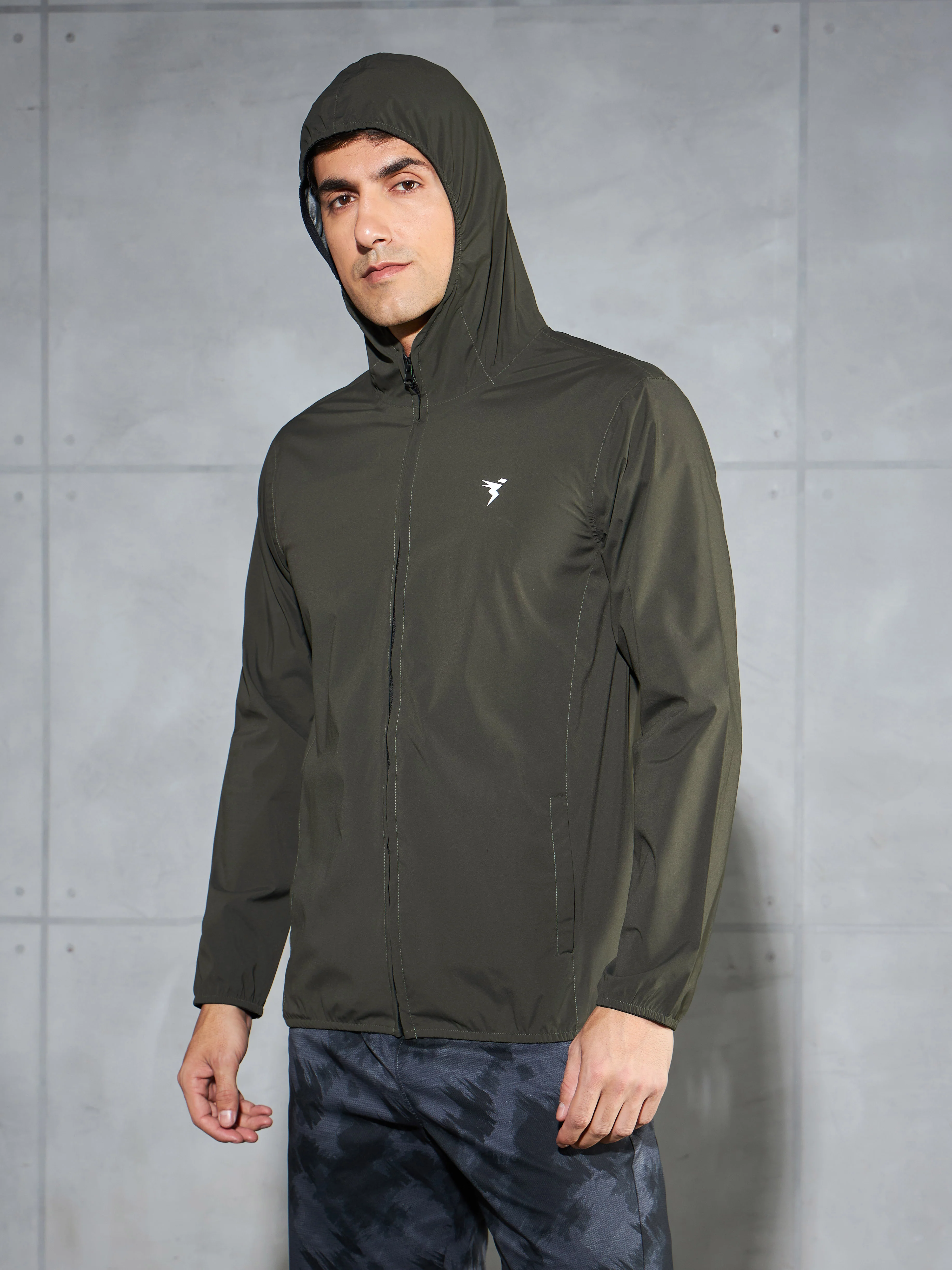 Men Solid Slim Fit Hooded Wrinkle Free Raincoat - Image 4