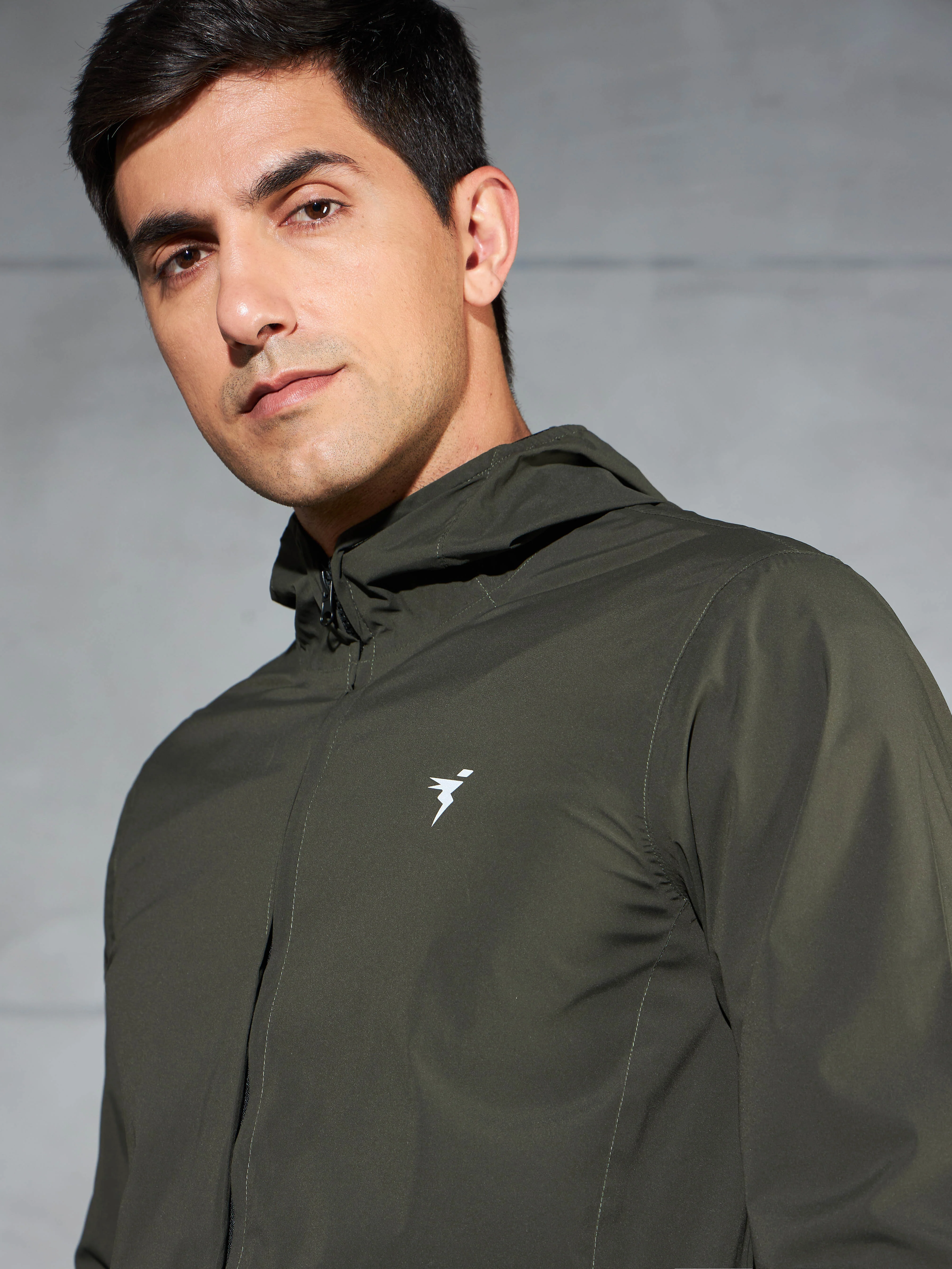 Men Solid Slim Fit Hooded Wrinkle Free Raincoat - Image 8