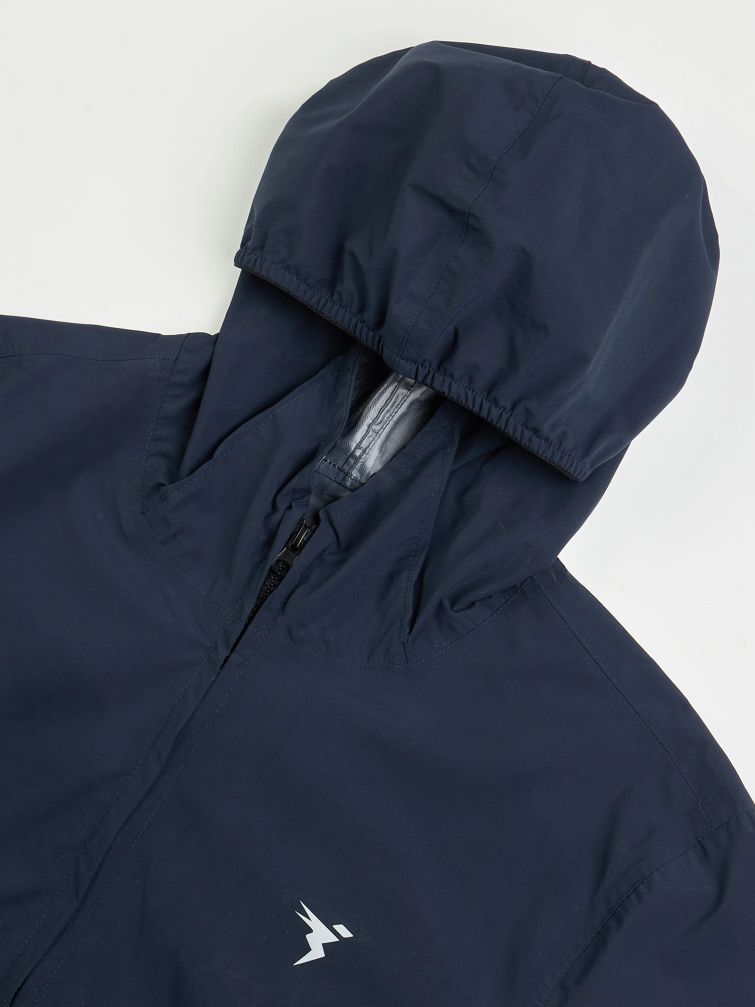 Men Solid Slim Fit Hooded Wrinkle Free Raincoat - Image 8