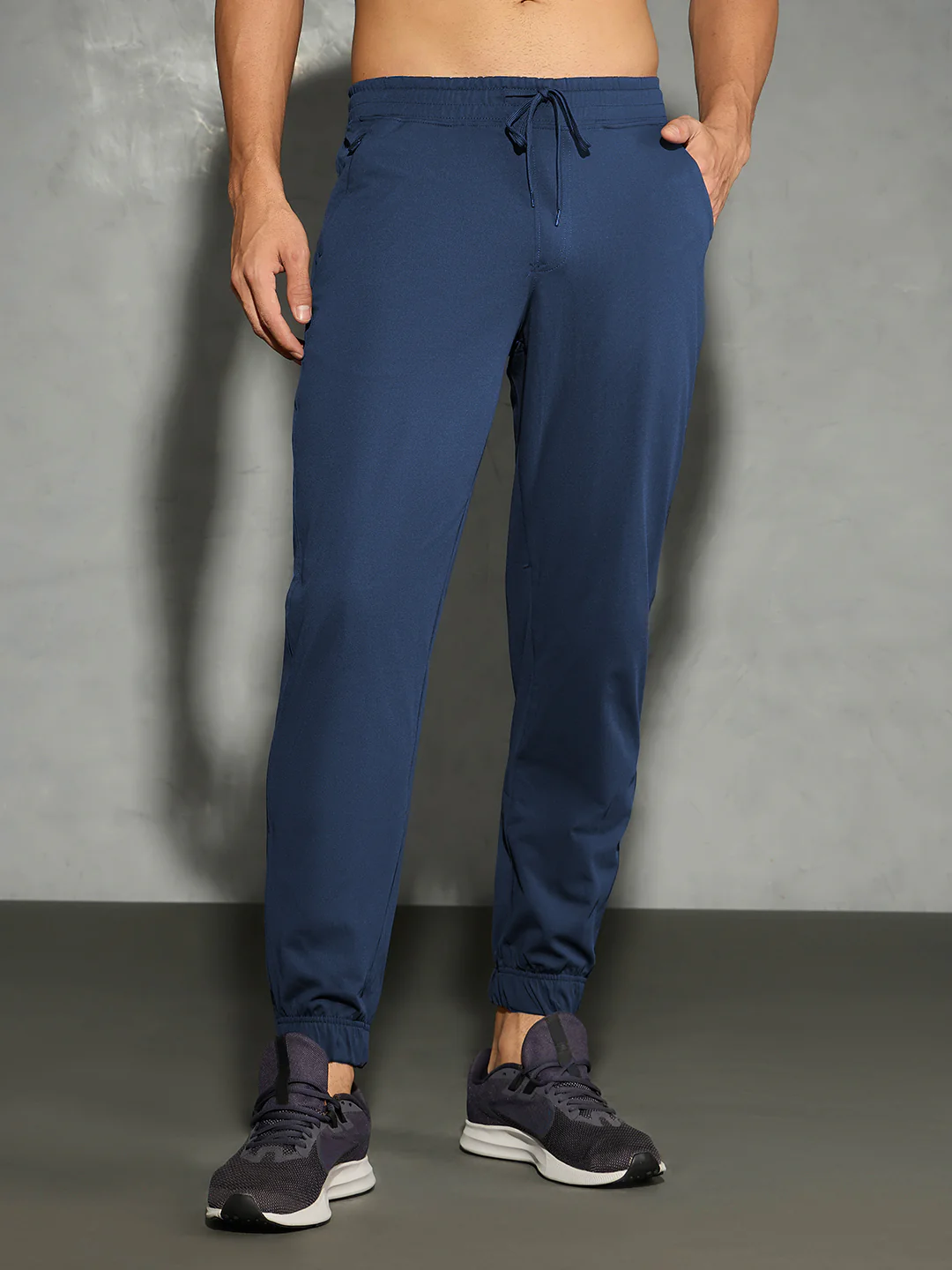 Men Solid Slim Fit Joggers with ELASTOPLUS