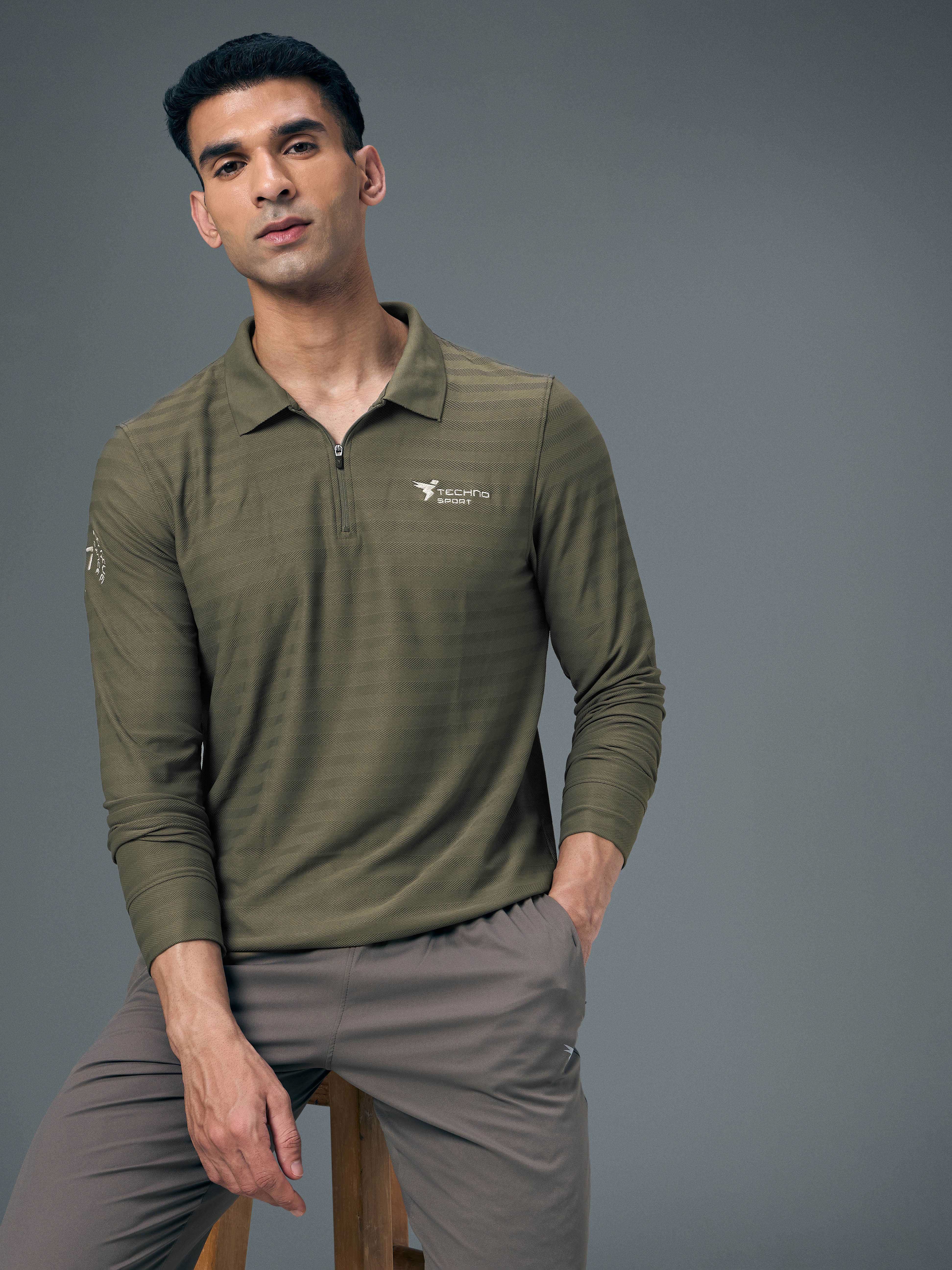 Men Solid Slim Fit Polo Sports T-shirt with MATPIQ