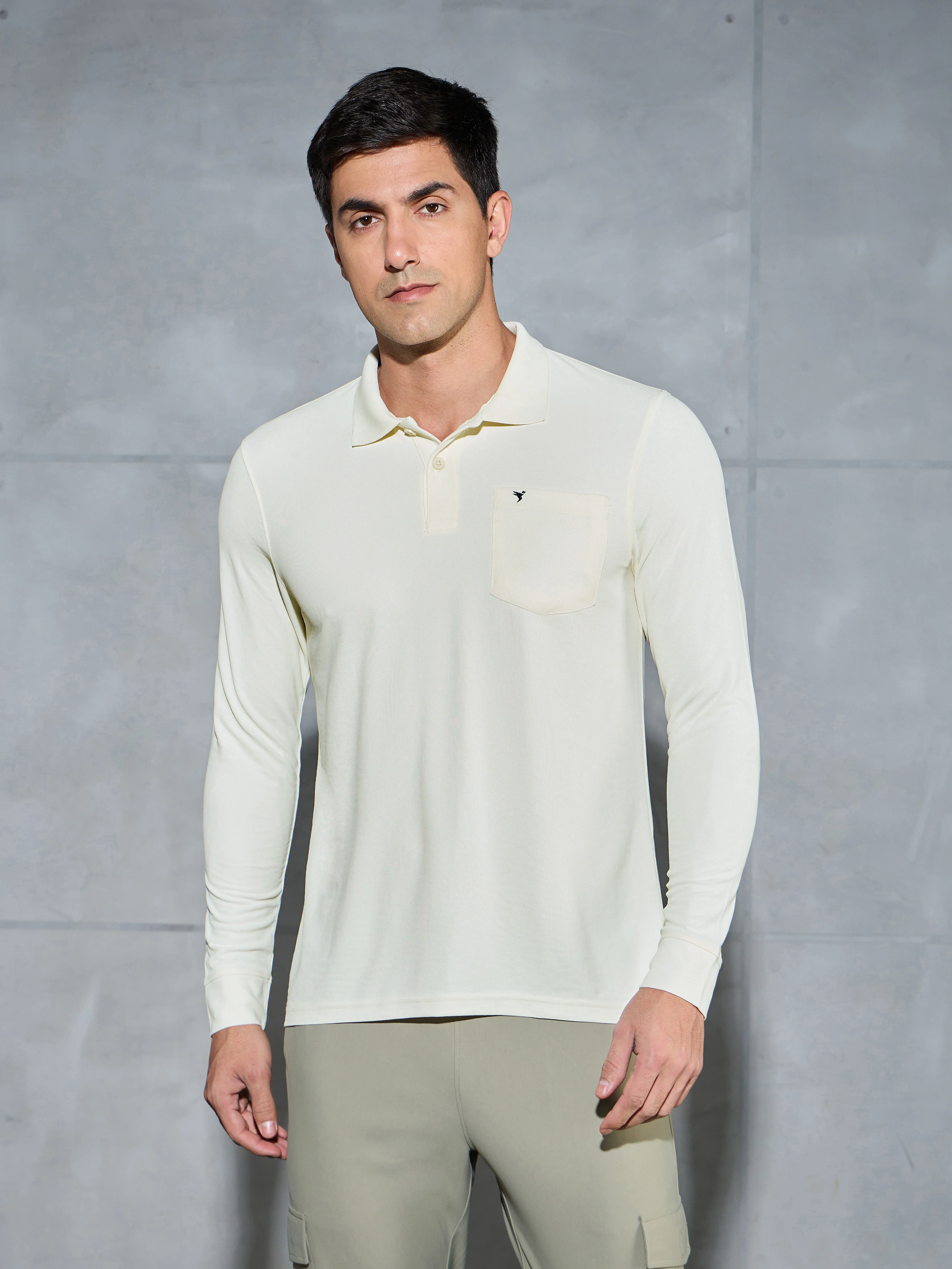 Men Solid Slim Fit Polo T-shirt with MATPIQ